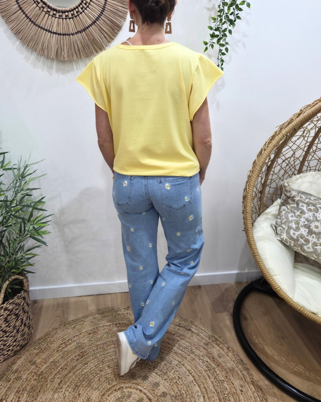 Jean femme large bleu clair marguerites brodées