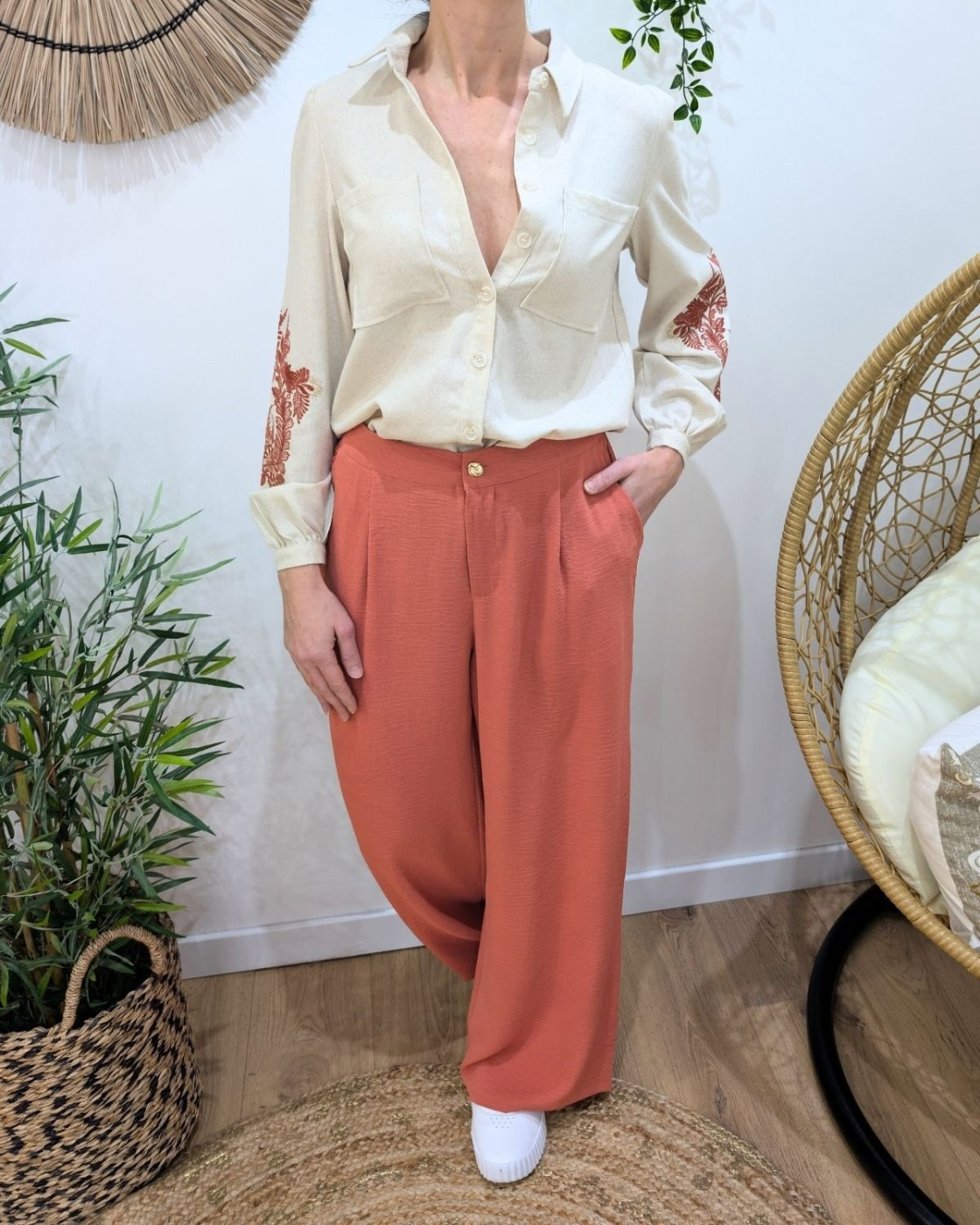 Chemisier femme lin beige broderies manches terracotta
