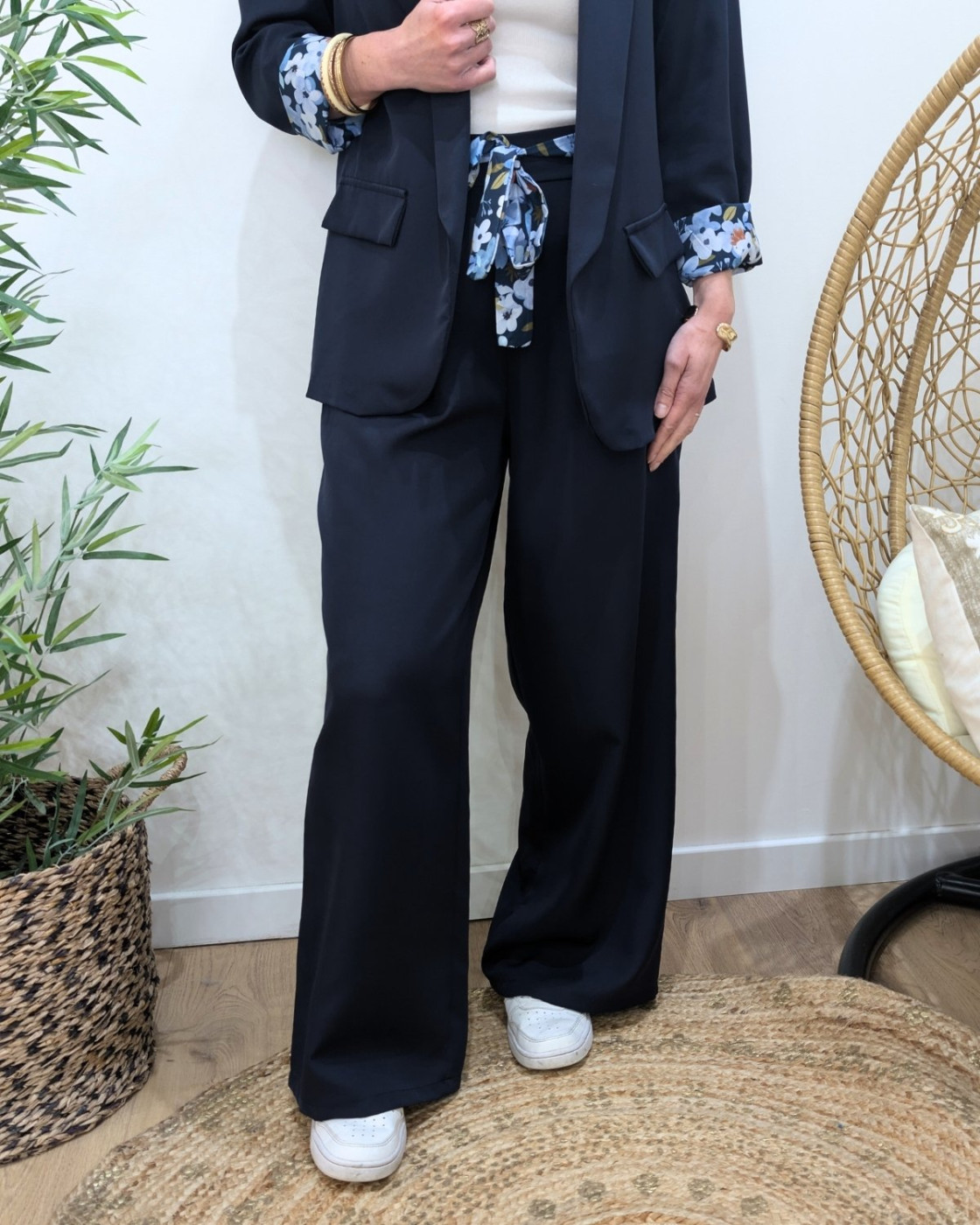 Pantalon fluide femme bleu marine ceinture fleurie Malea