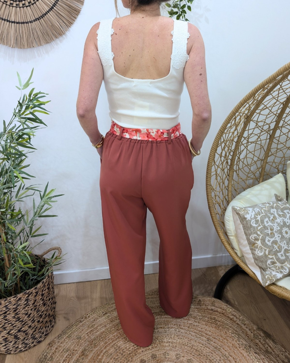 Pantalon fluide femme terracotta ceinture fleurie Malea