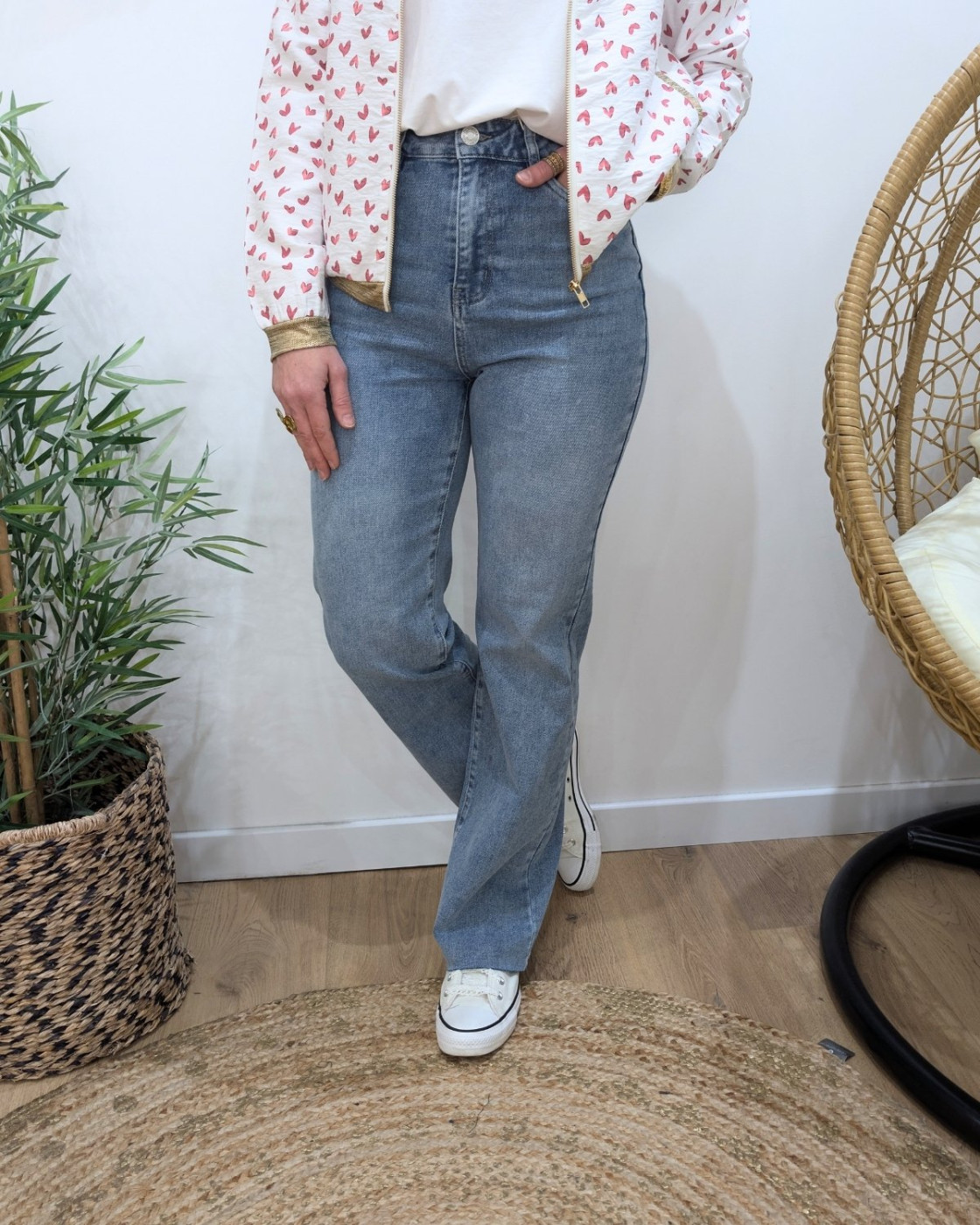 Jean femme wide leg bleu clair délavé bas coupé