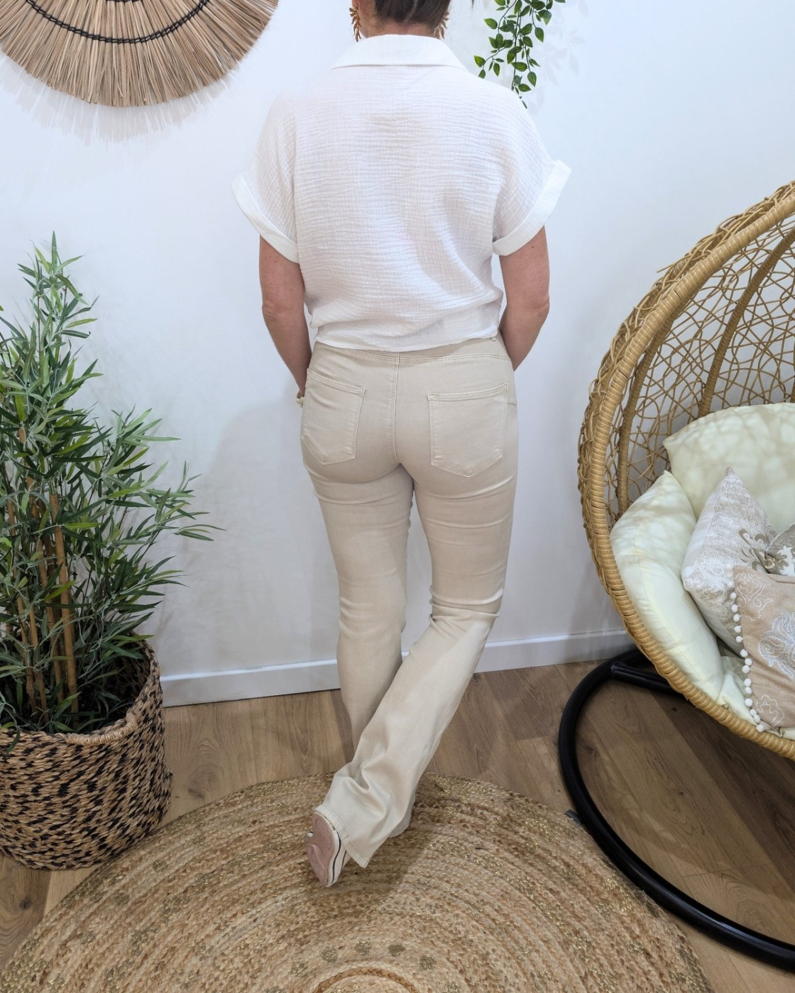 Pantalon femme beige flare push up coupe confort
