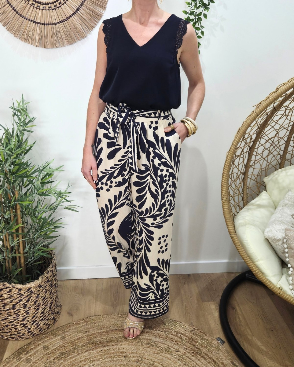 Pantalon femme fluide beige et bleu marine Esra