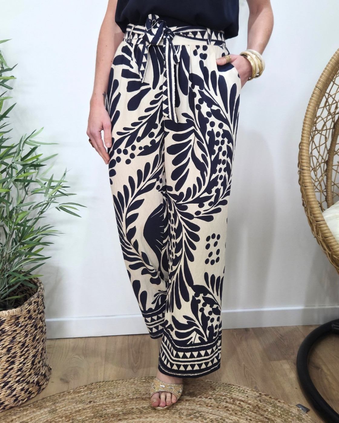 Pantalon femme fluide beige et bleu marine Esra