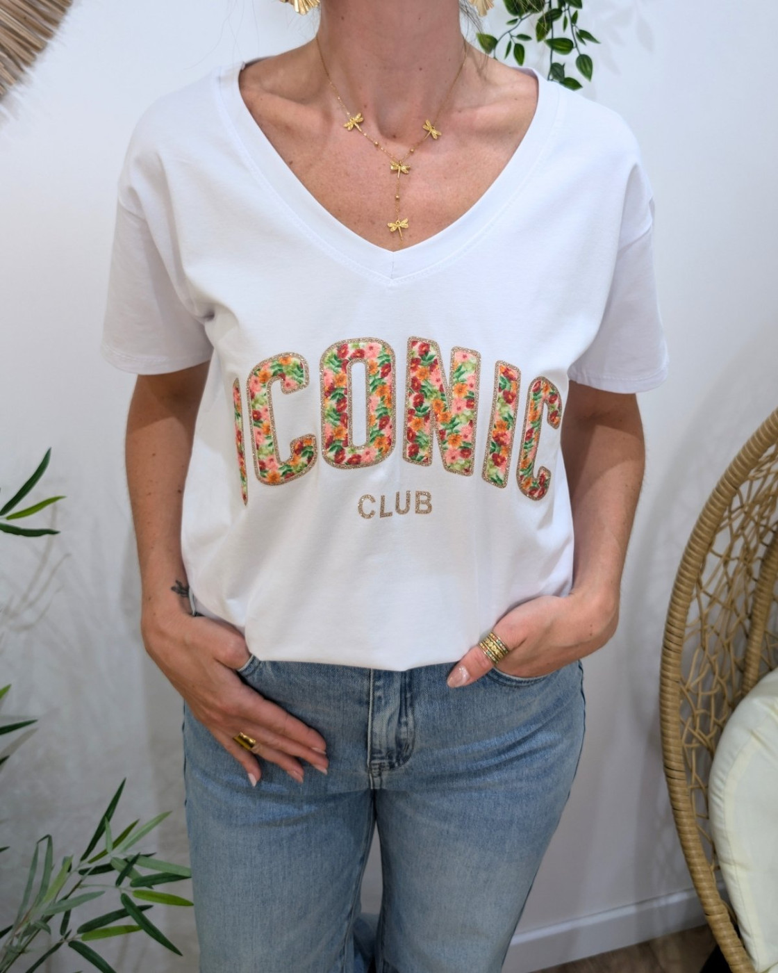 T-Shirt femme blanc ICONIC Club paillettes dorées fleurs oranges et roses