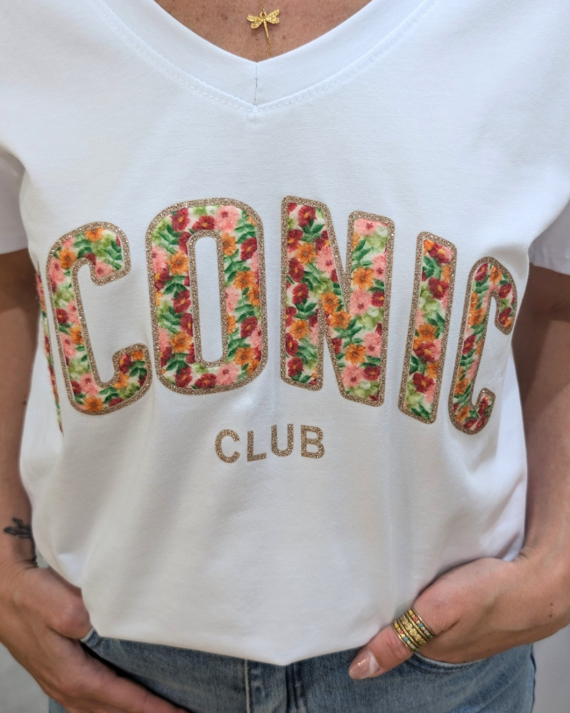 T-Shirt femme blanc ICONIC Club paillettes dorées fleurs oranges et roses