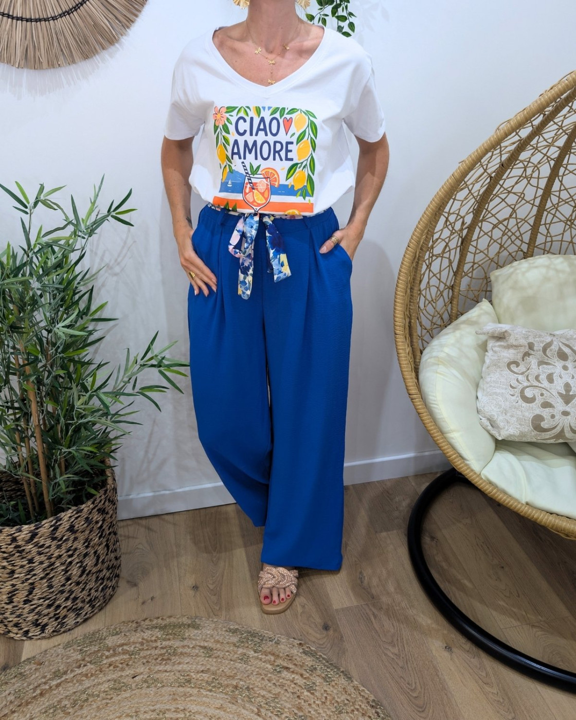 Pantalon femme fluide bleu roi ceinture fleurie Clizia
