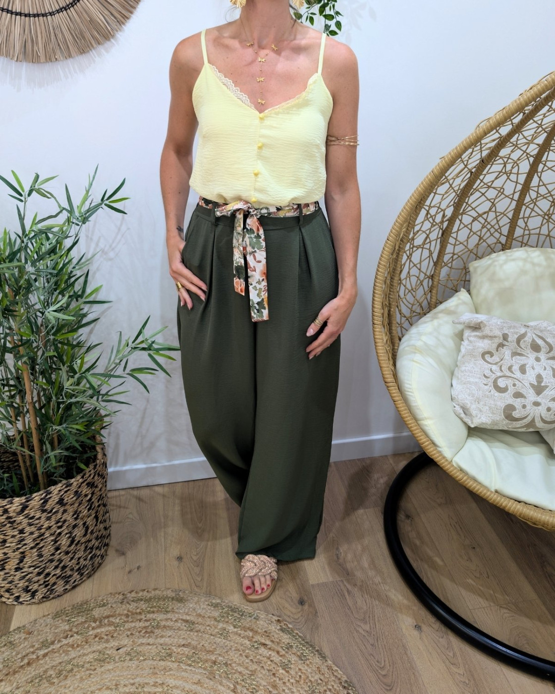 Pantalon femme fluide kaki ceinture fleurie Clizia