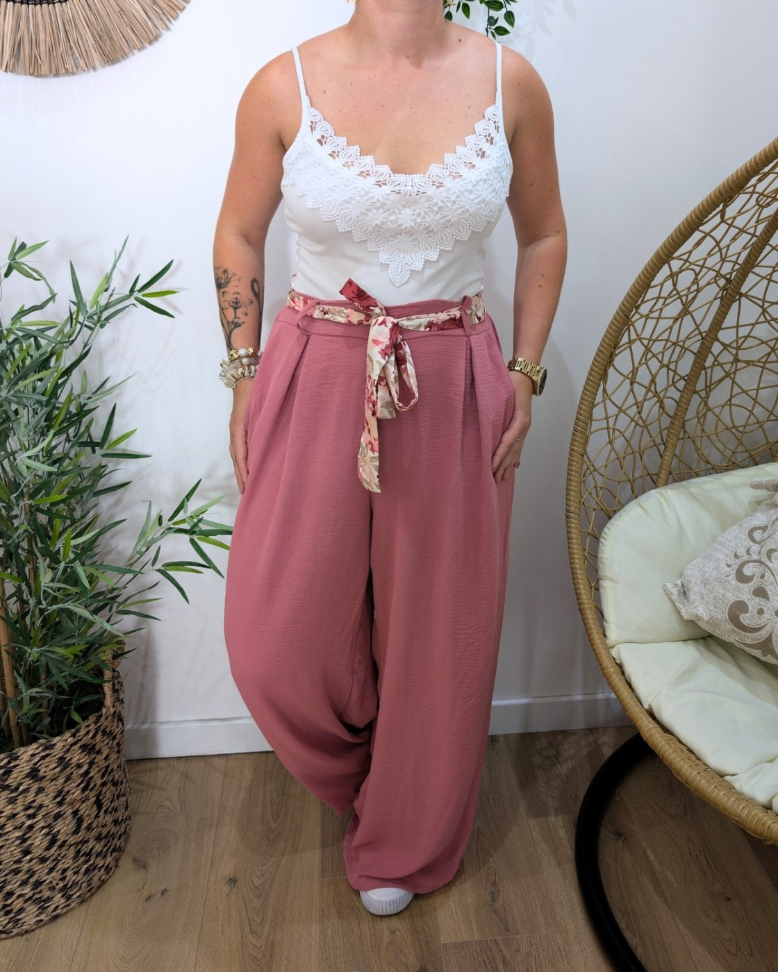 Pantalon femme fluide rose ceinture fleurie Clizia
