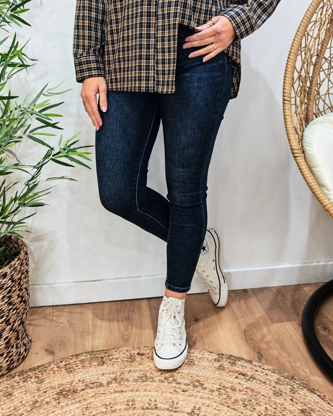 Jean femme skinny bleu brut délavé coeur brodé