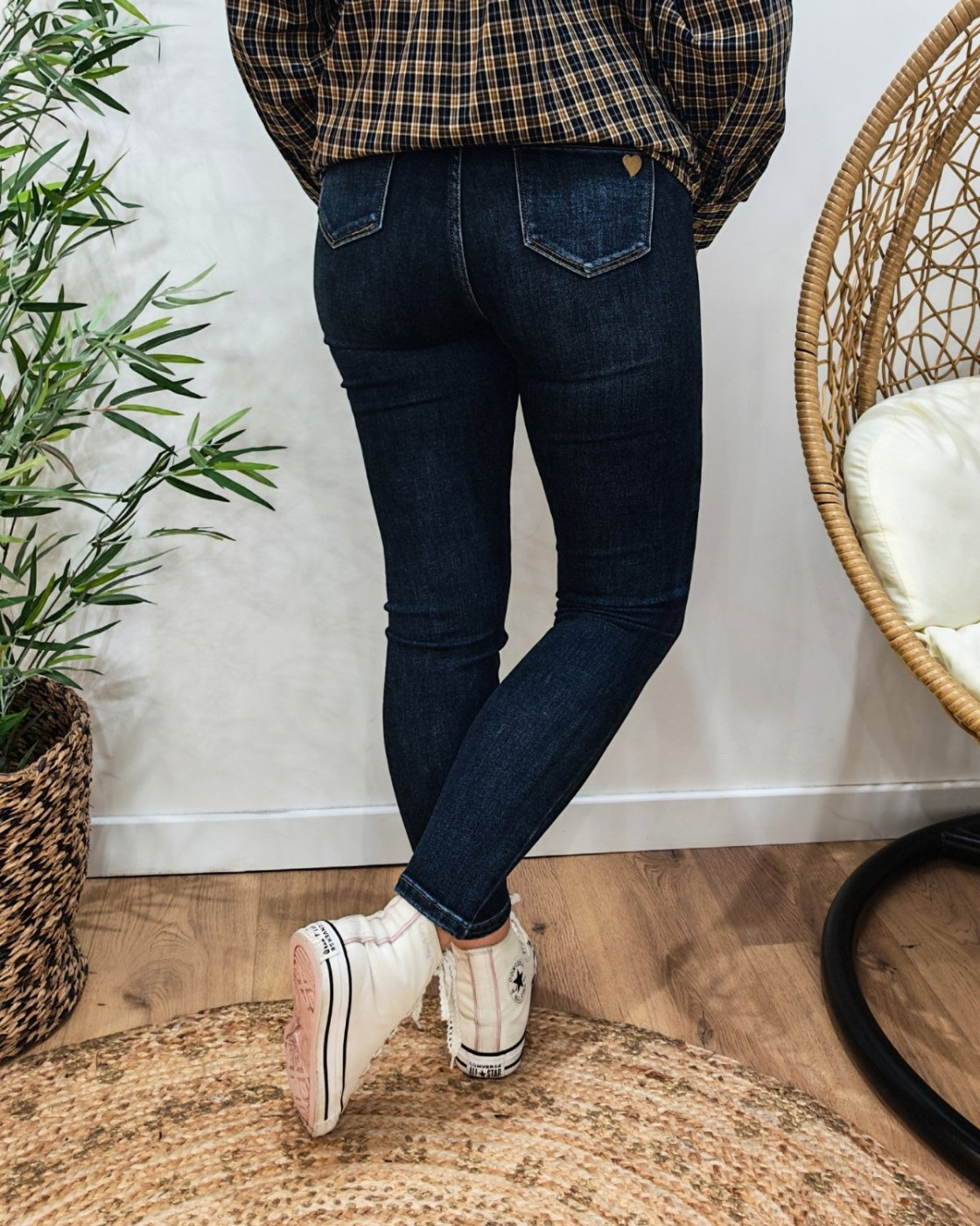 Jean femme skinny bleu brut délavé coeur brodé