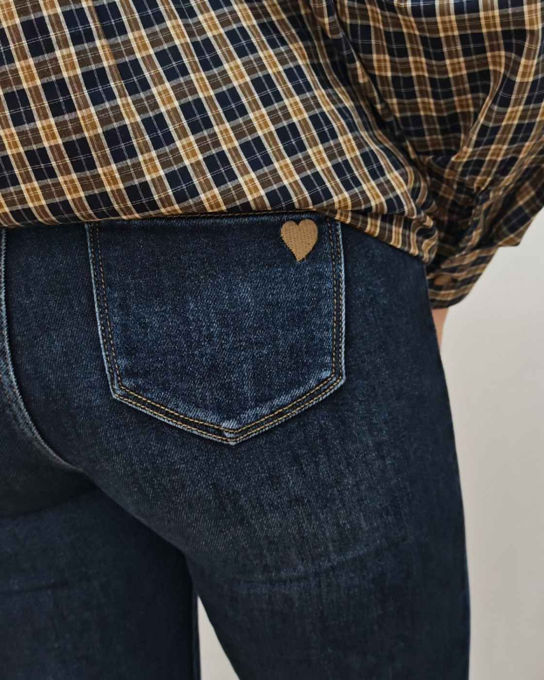 Jean femme skinny bleu brut délavé coeur brodé