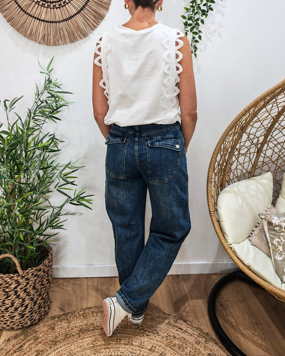 Jean femme barrel bleu foncé délavé ceinture boutonnée