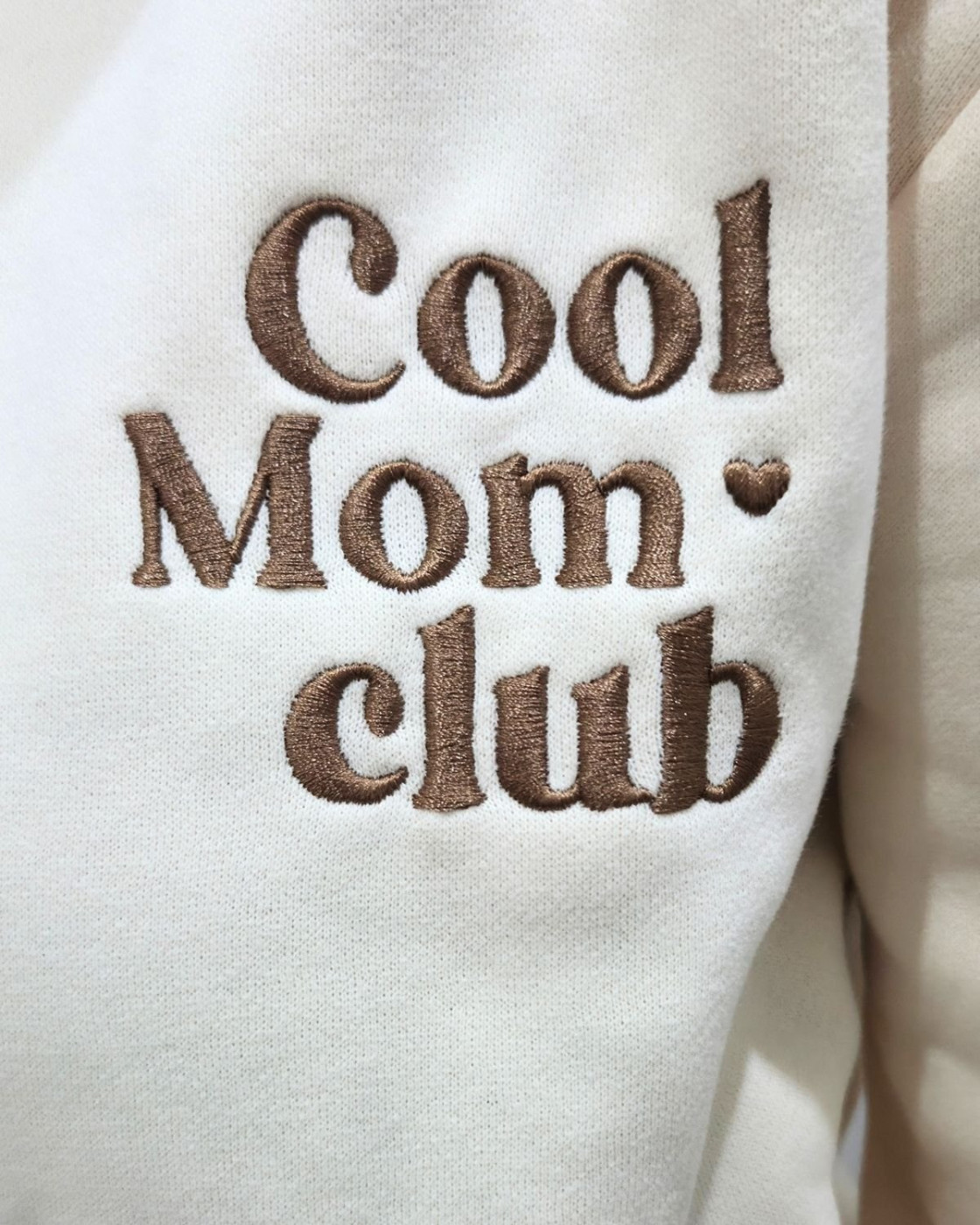 Sweat à capuche femme beige Cool mum club