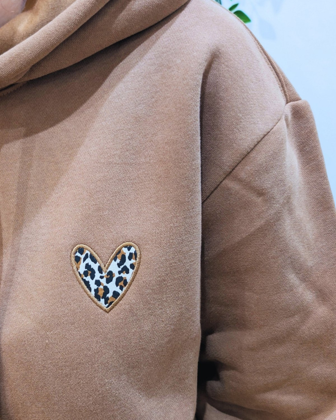 Sweat à capuche femme marron coeur léopard
