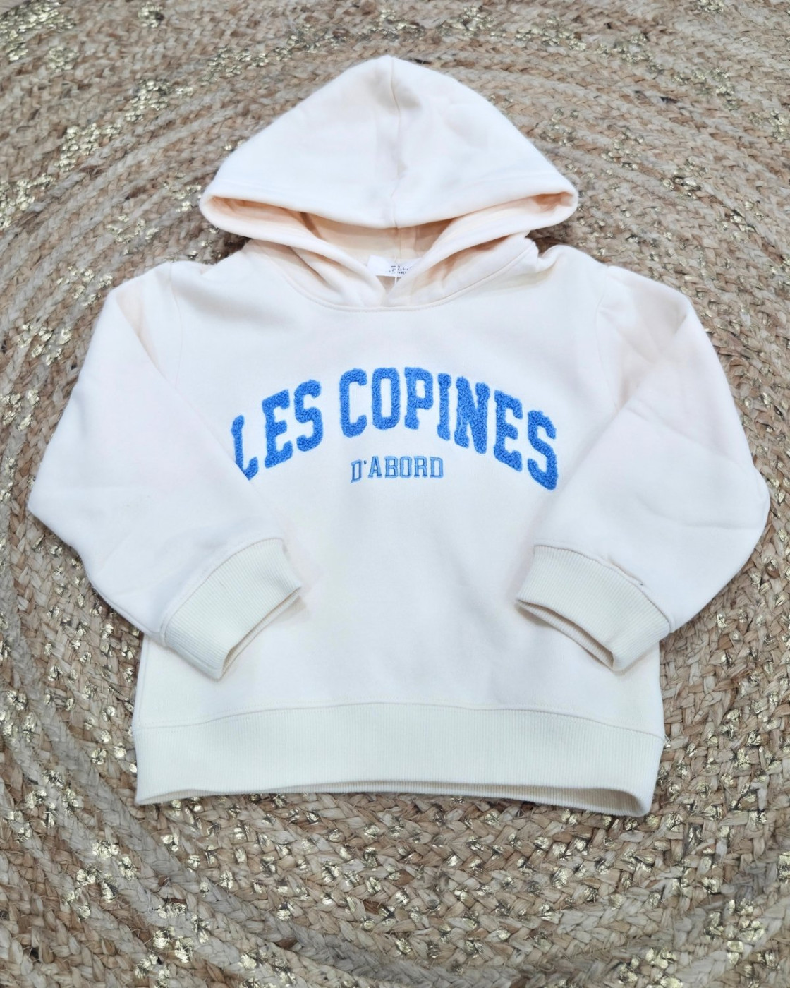 Sweat à capuche enfant beige les copines d'abord moumoute bleue