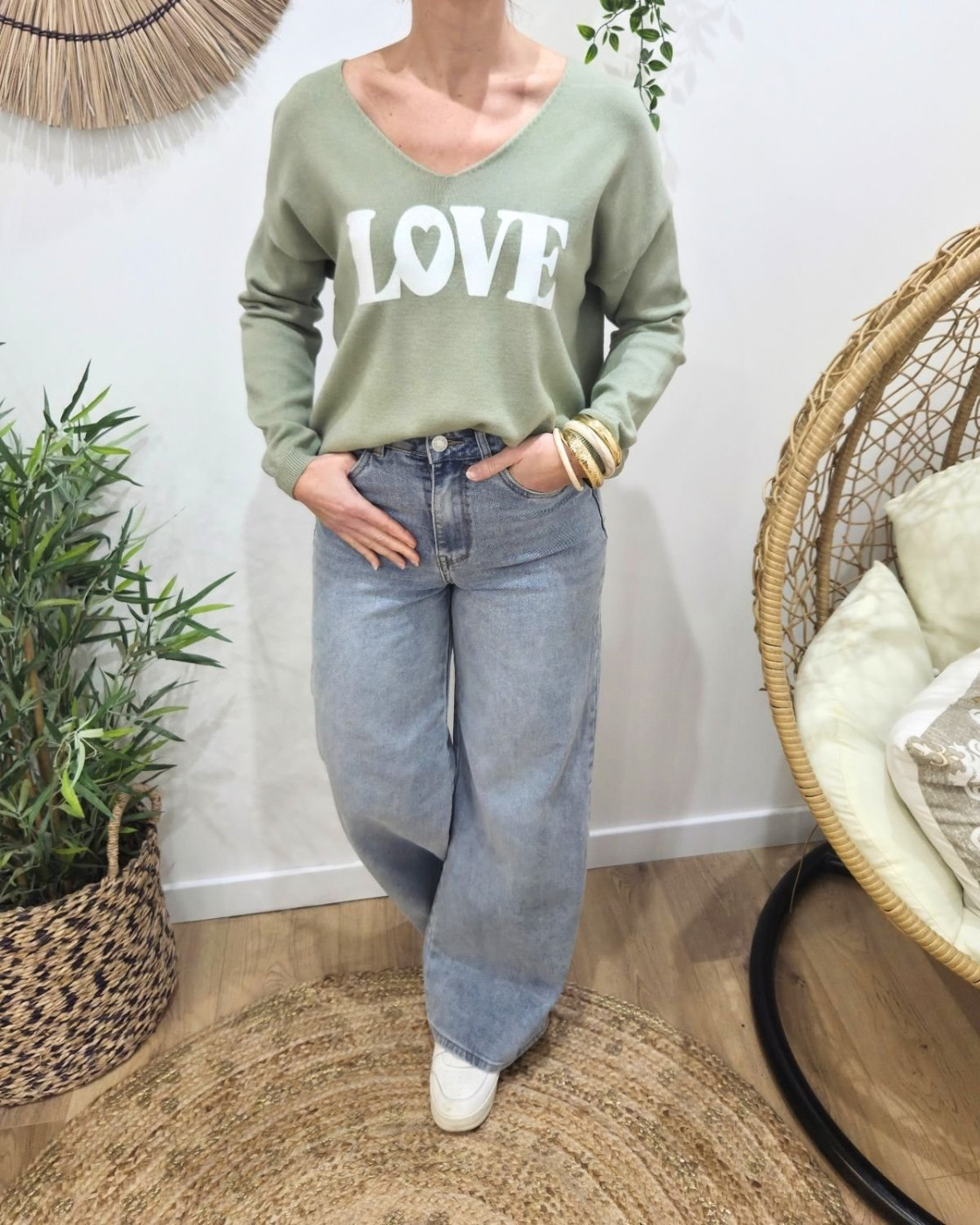 Pull femme col V LOVE paillettes