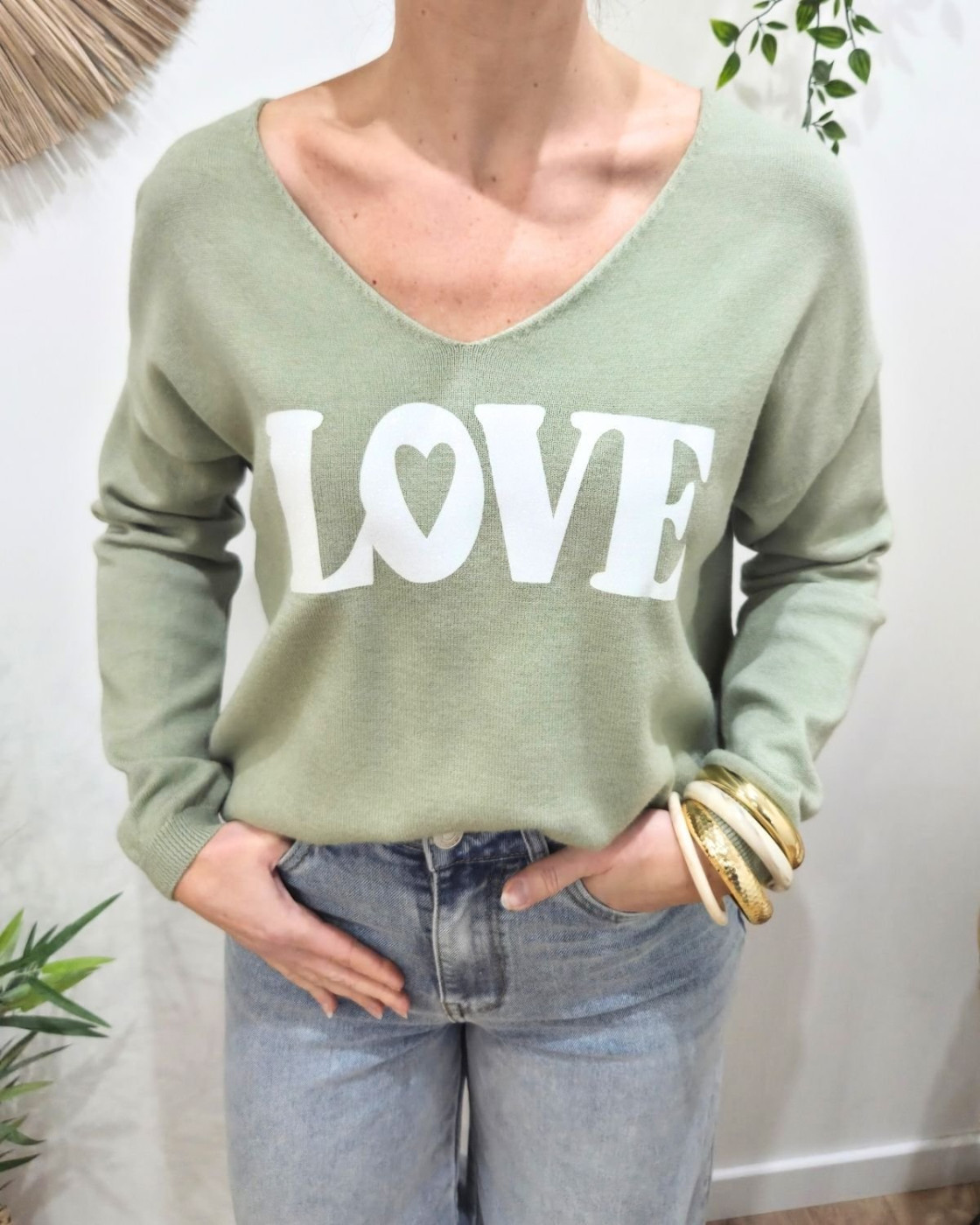 Pull femme col V LOVE paillettes