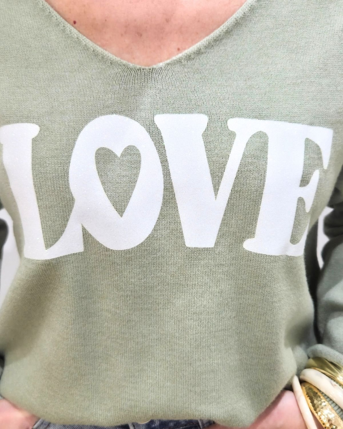 Pull femme col V LOVE paillettes