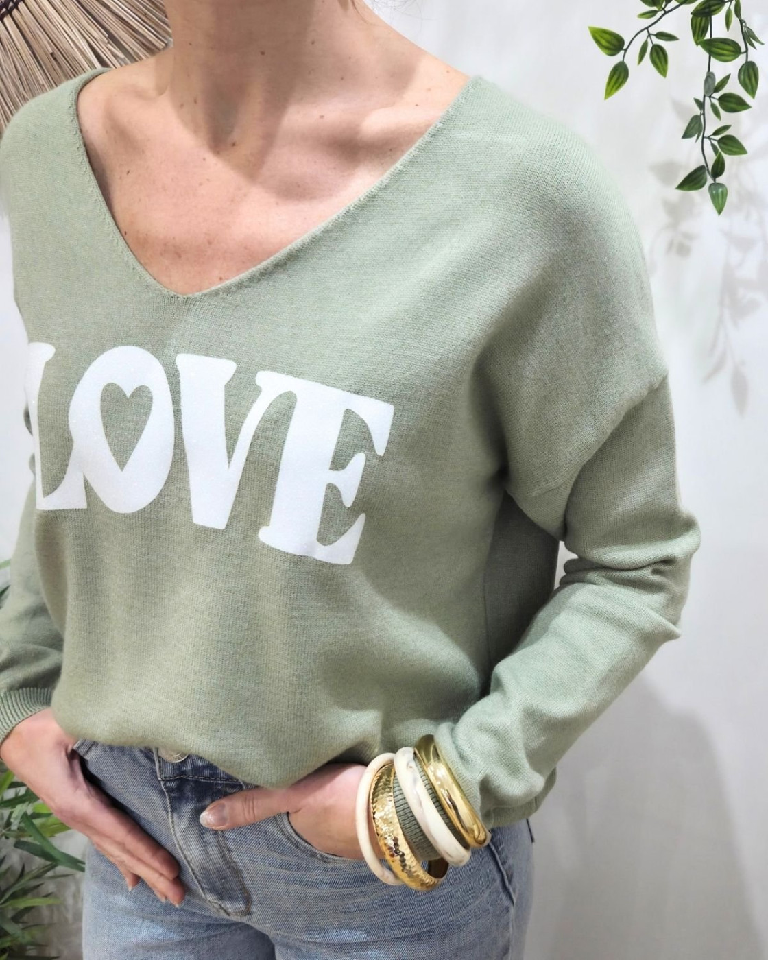 Pull femme col V LOVE paillettes