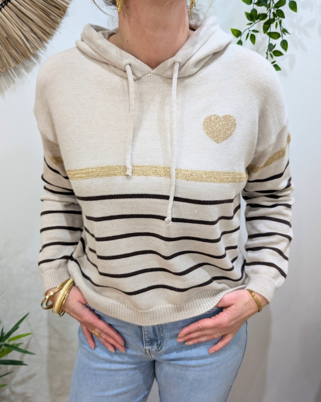 Pull femme marinière beige à capuche coeur doré