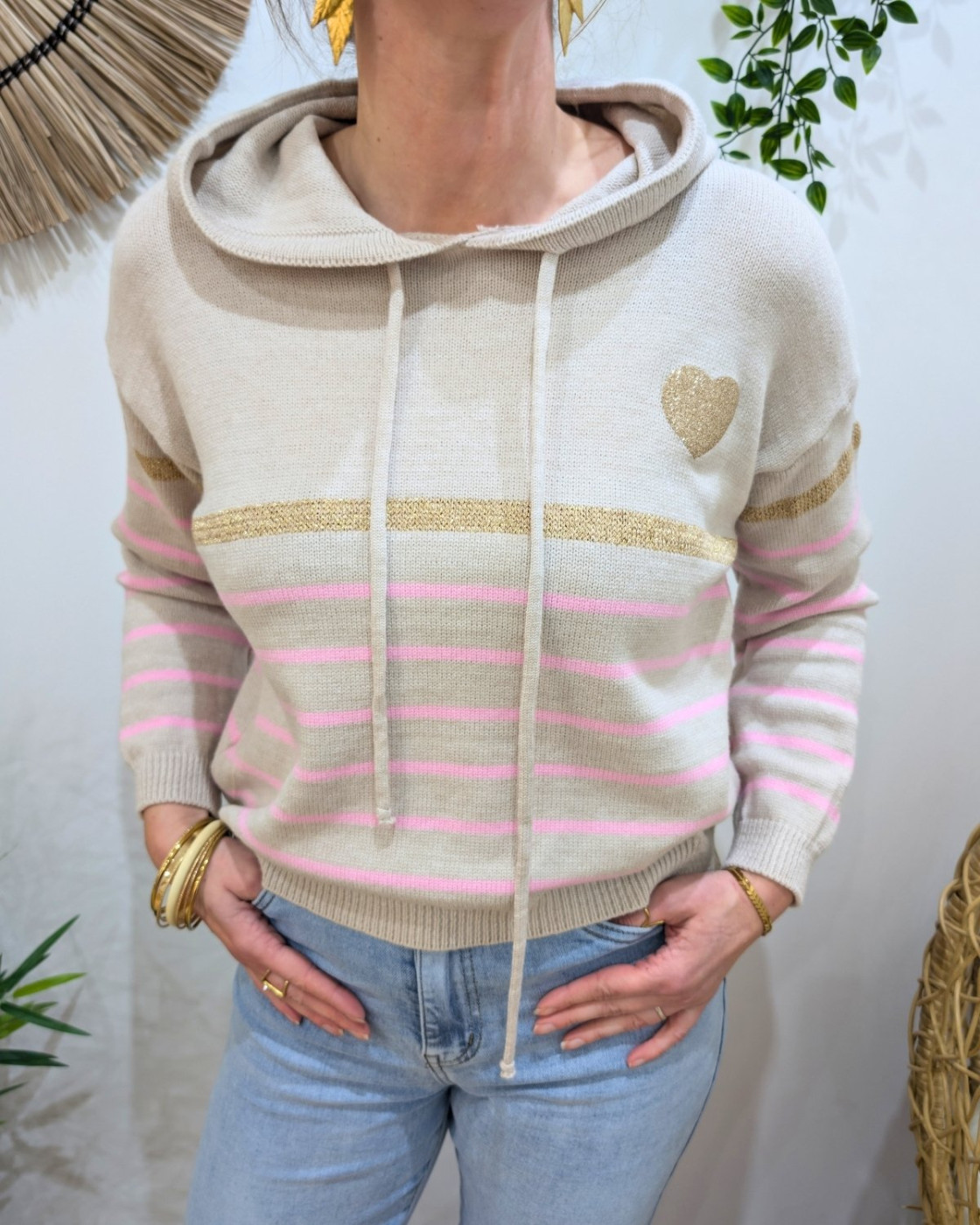 Pull femme marinière beige à capuche coeur doré