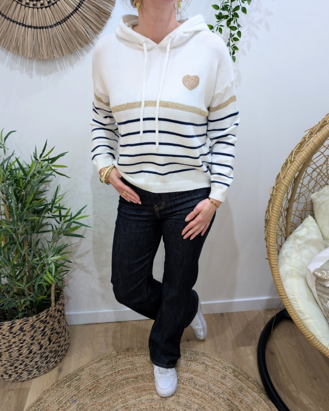 Pull femme marinière blanc à capuche coeur doré