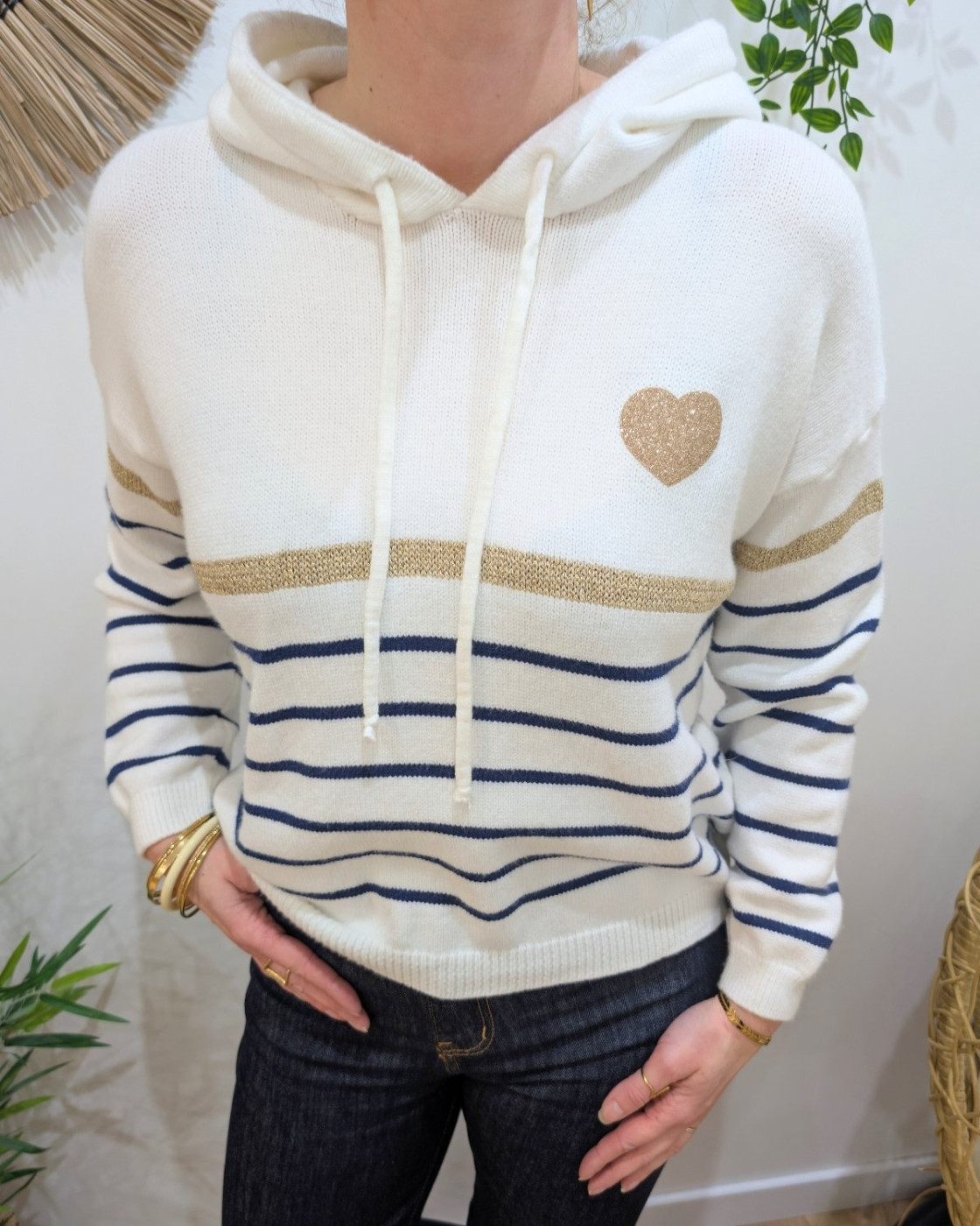 Pull femme marinière blanc à capuche coeur doré