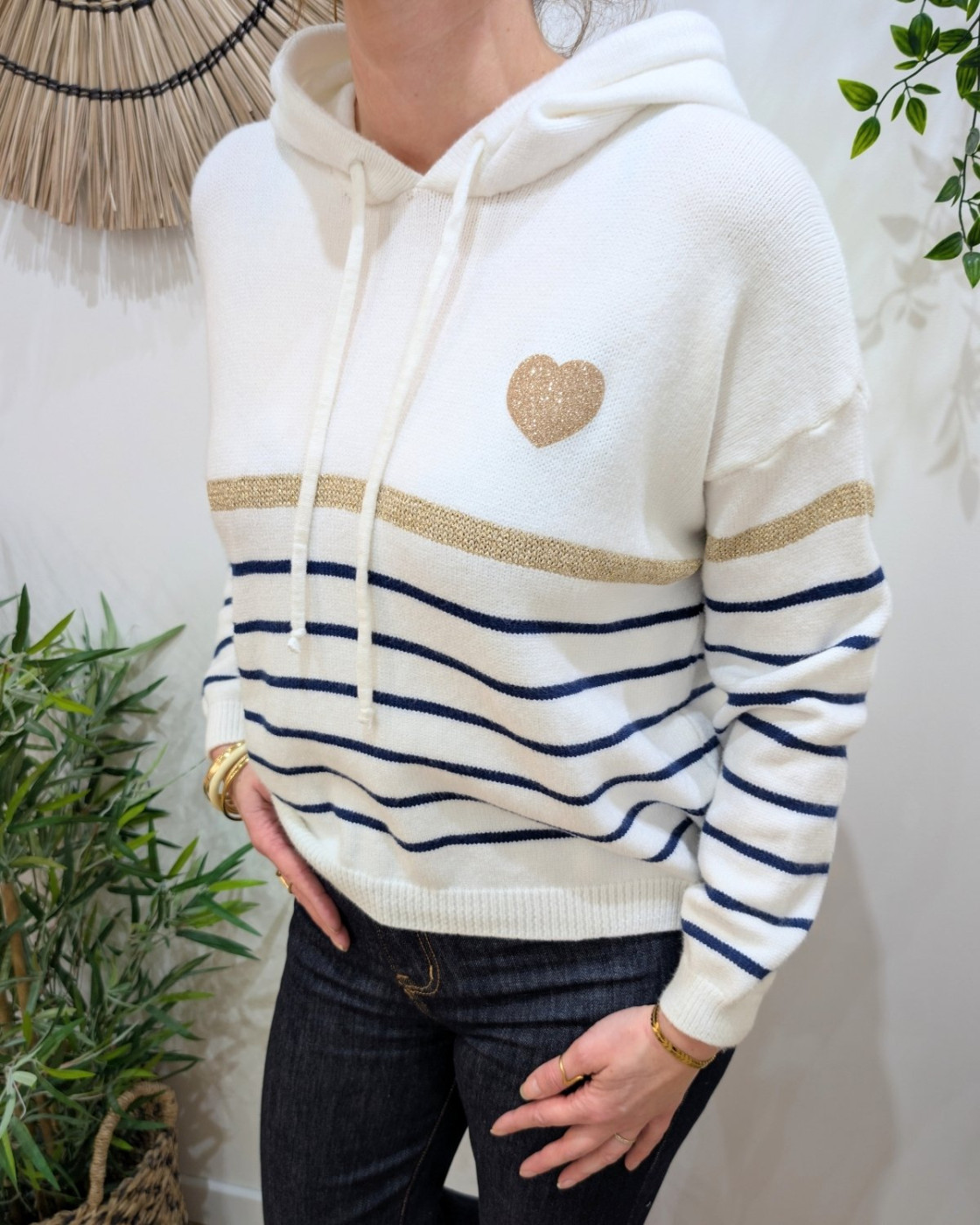 Pull femme marinière blanc à capuche coeur doré