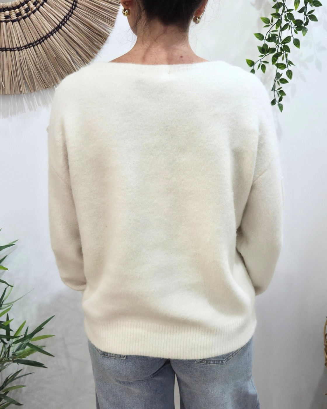 Pull femme col V Love et boutons dentelle