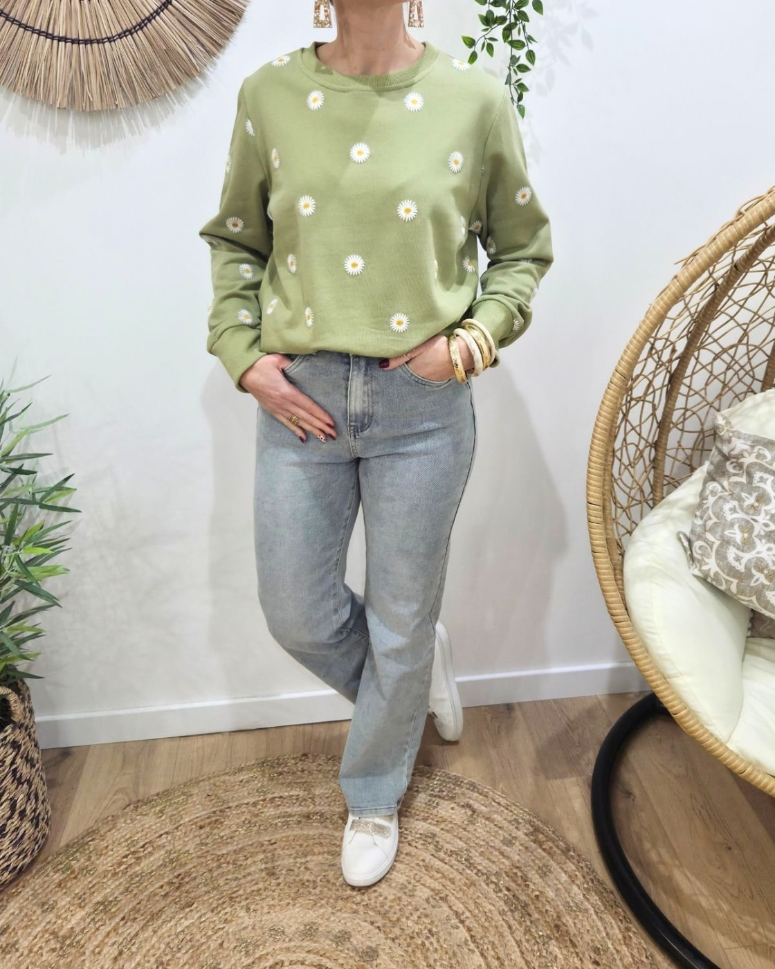 Sweat femme vert broderies marguerites