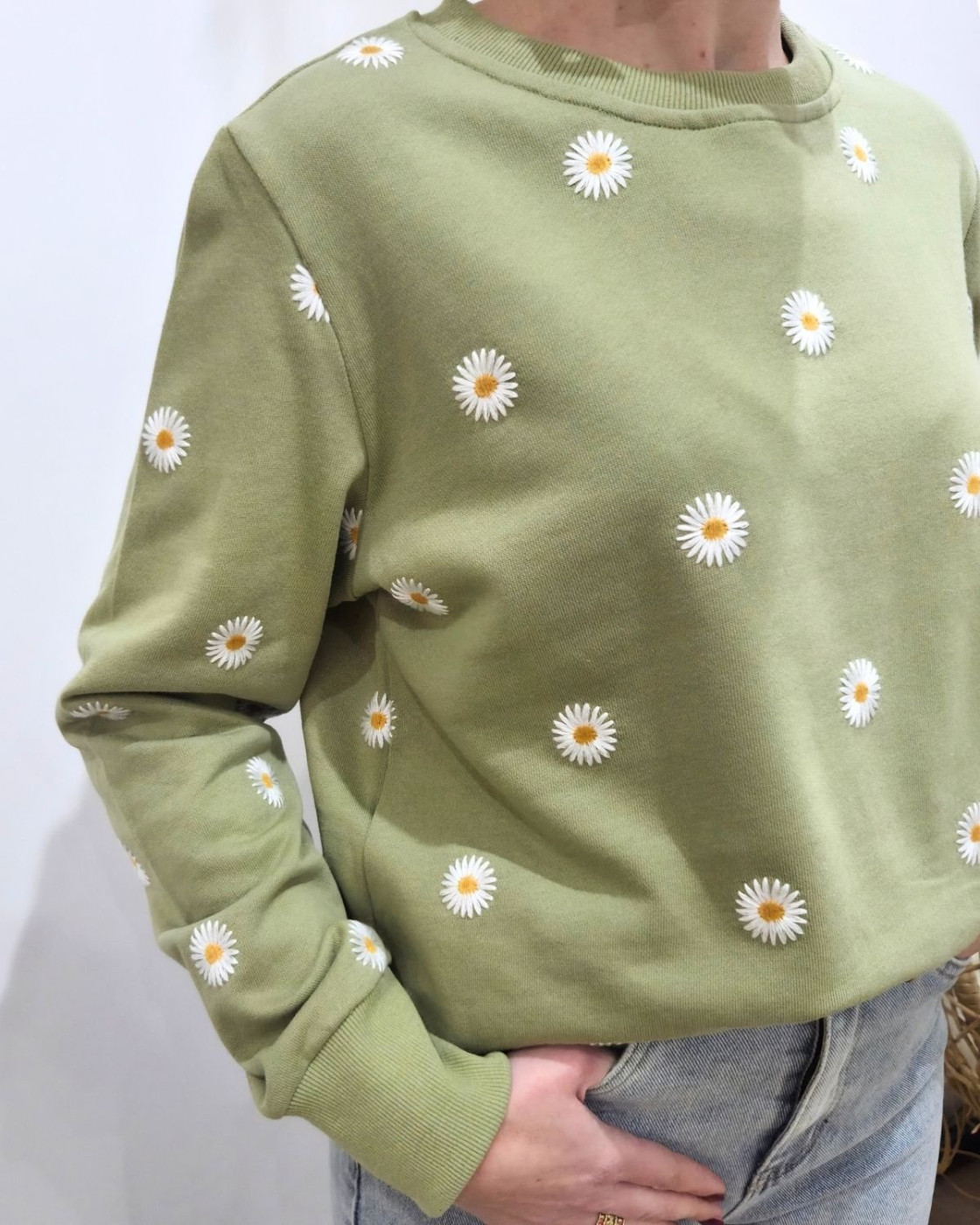 Sweat femme vert broderies marguerites