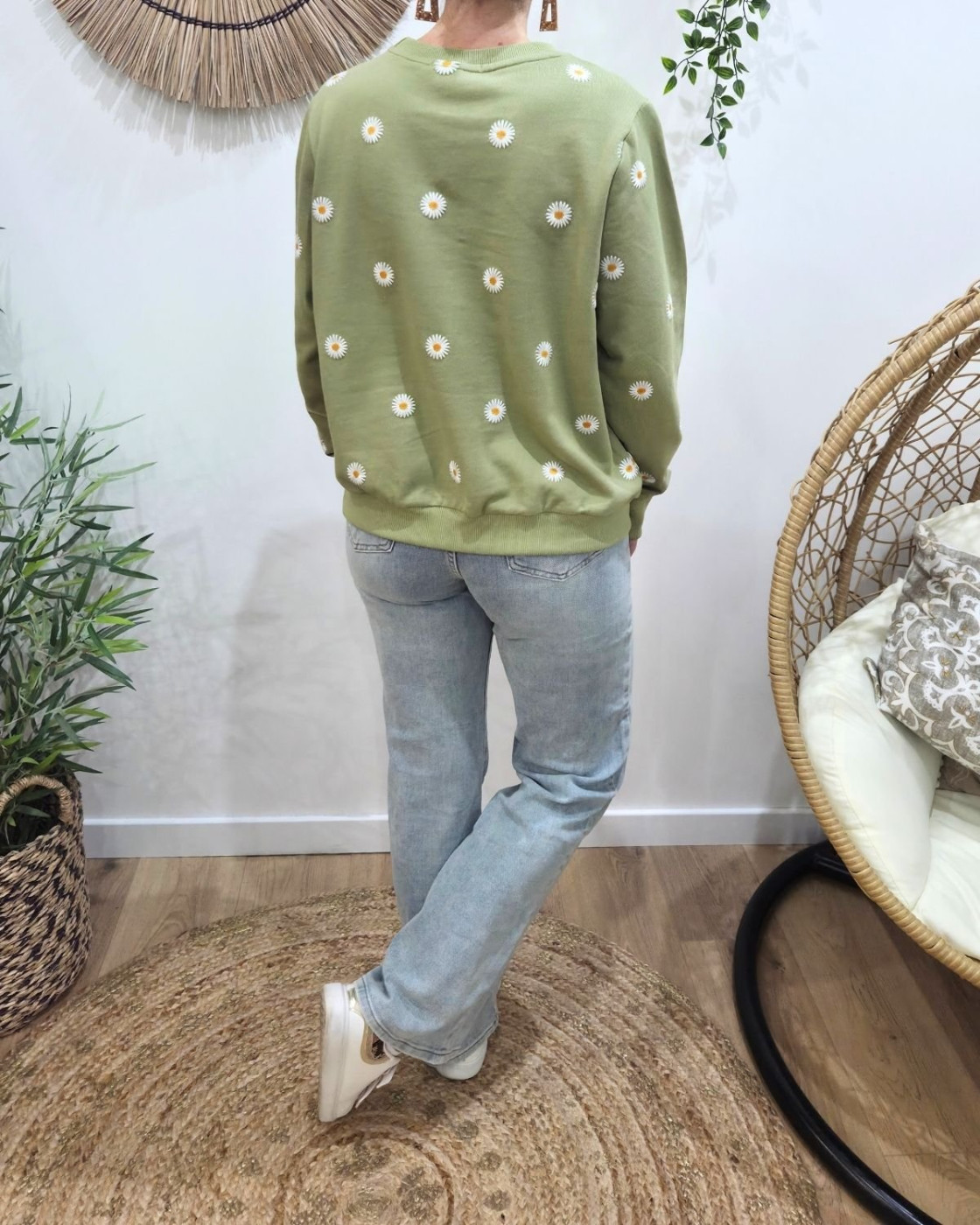 Sweat femme vert broderies marguerites