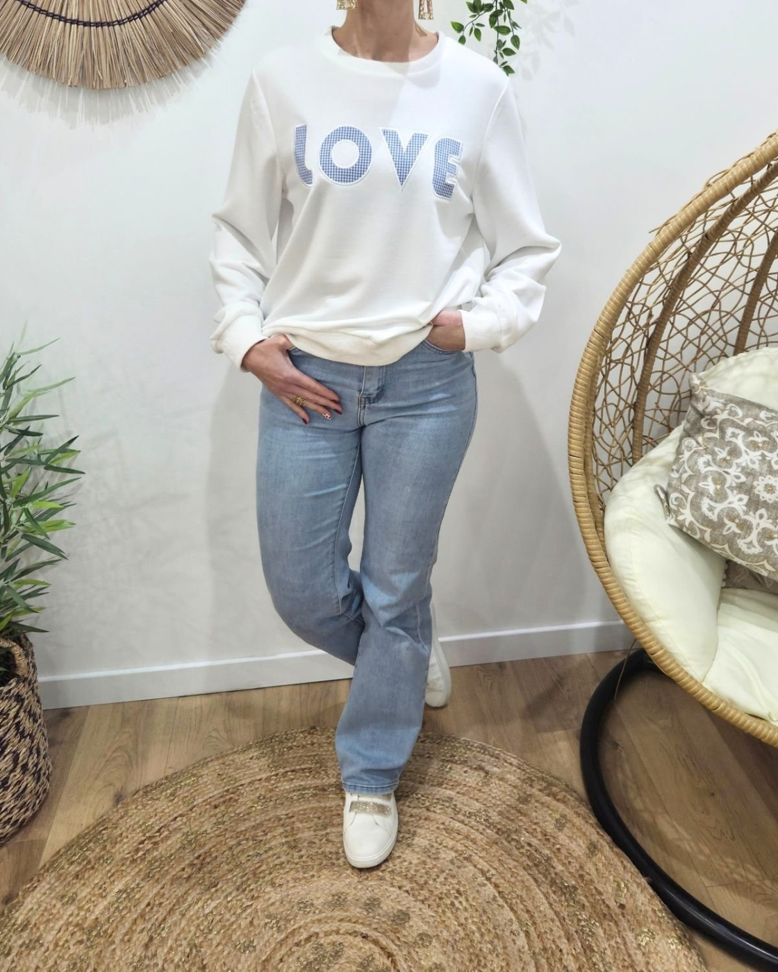 Sweat femme blanc broderie LOVE vichy bleu ciel