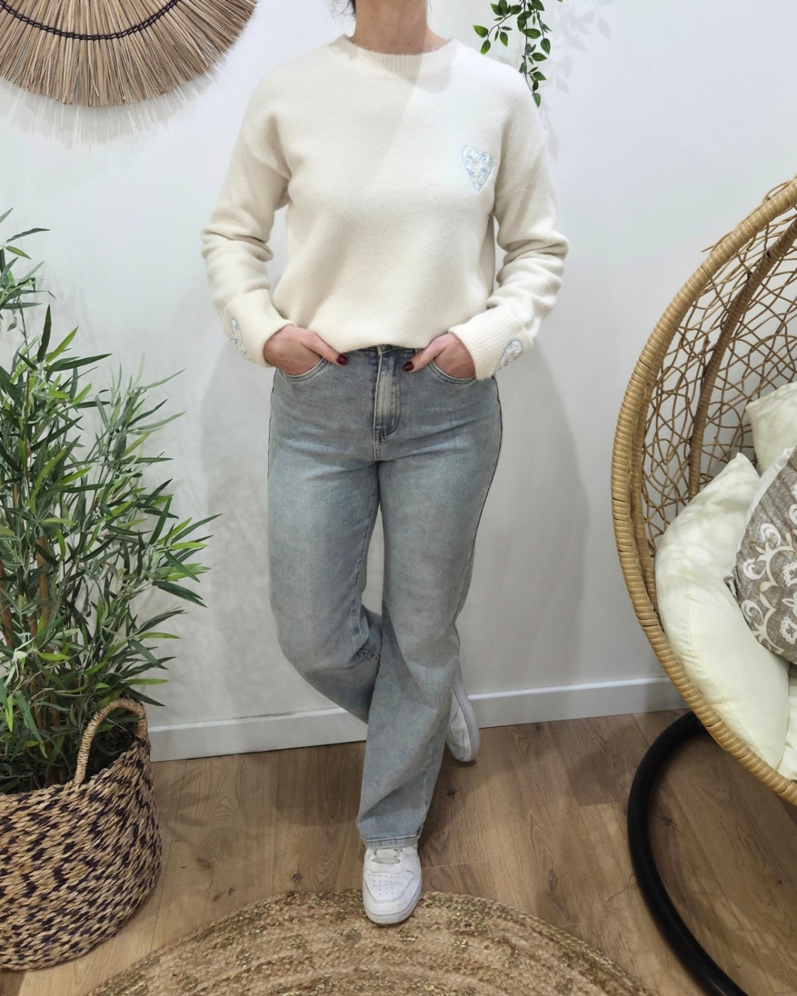 Pull femme col rond manche coeur fleuri 