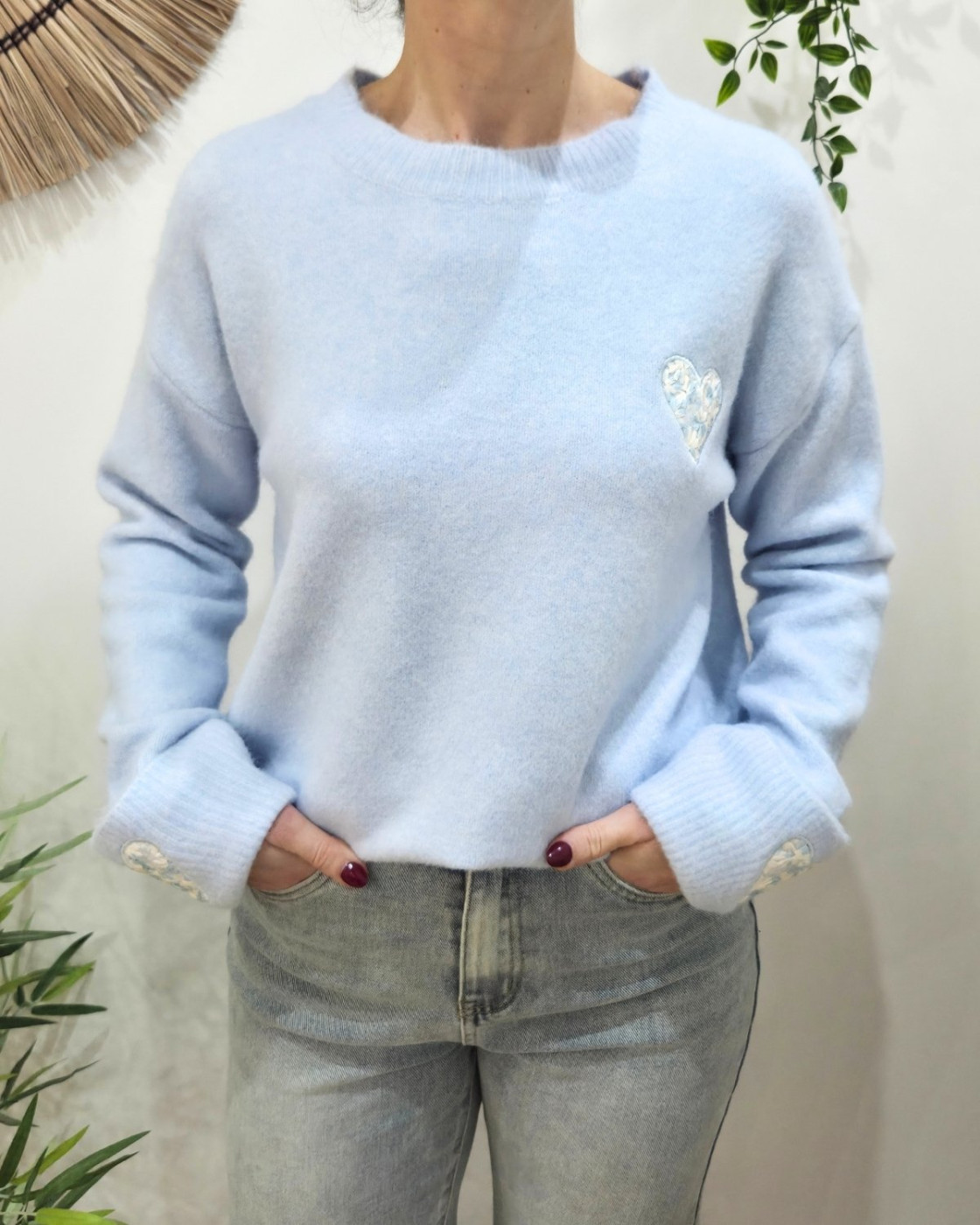 Pull femme col rond manche coeur fleuri 
