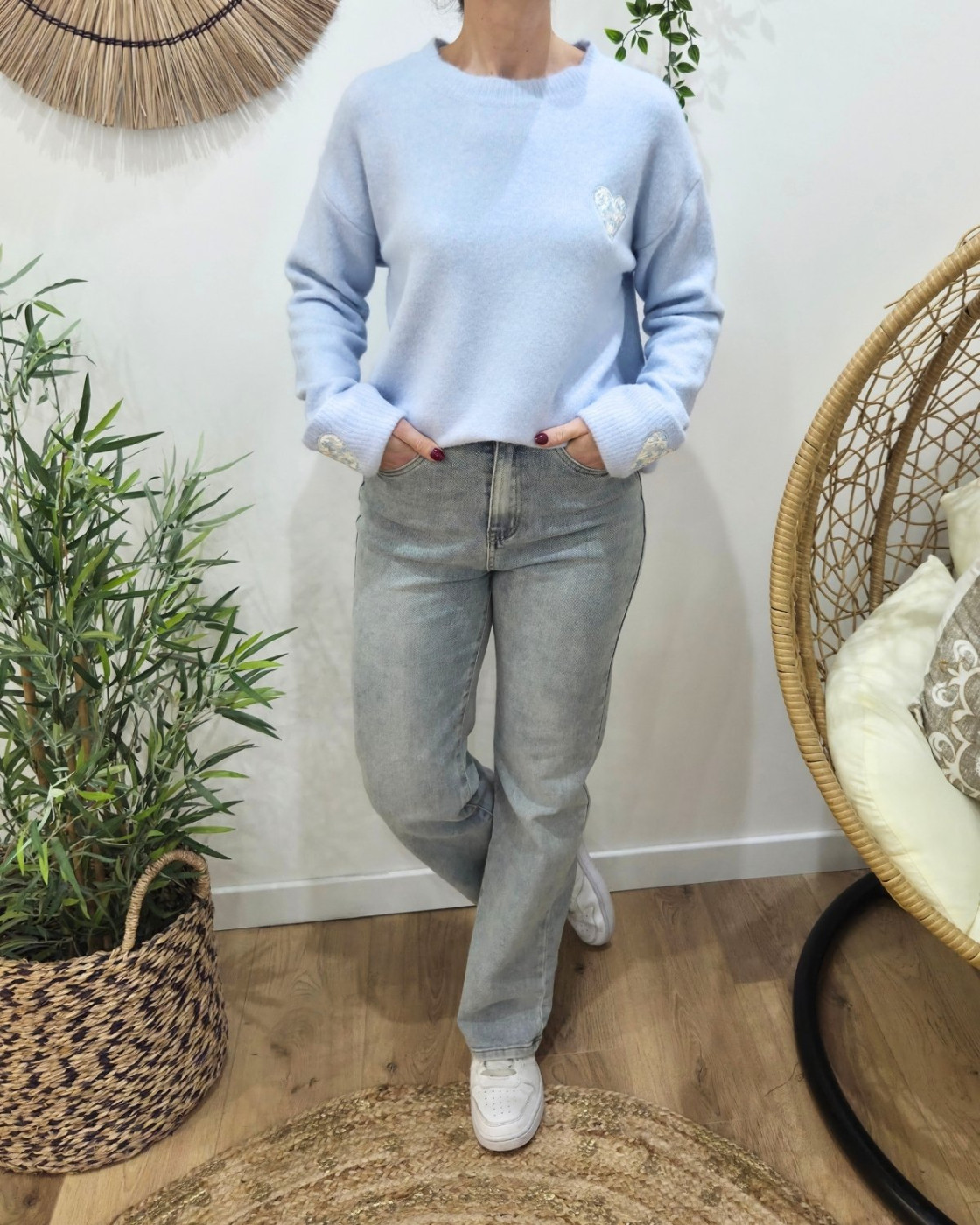 Pull femme col rond manche coeur fleuri 