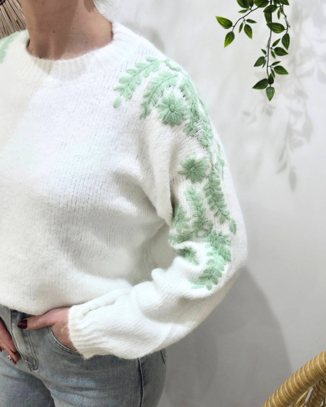 Pull femme blanc manches brodées fleuries vert menthe Nerea