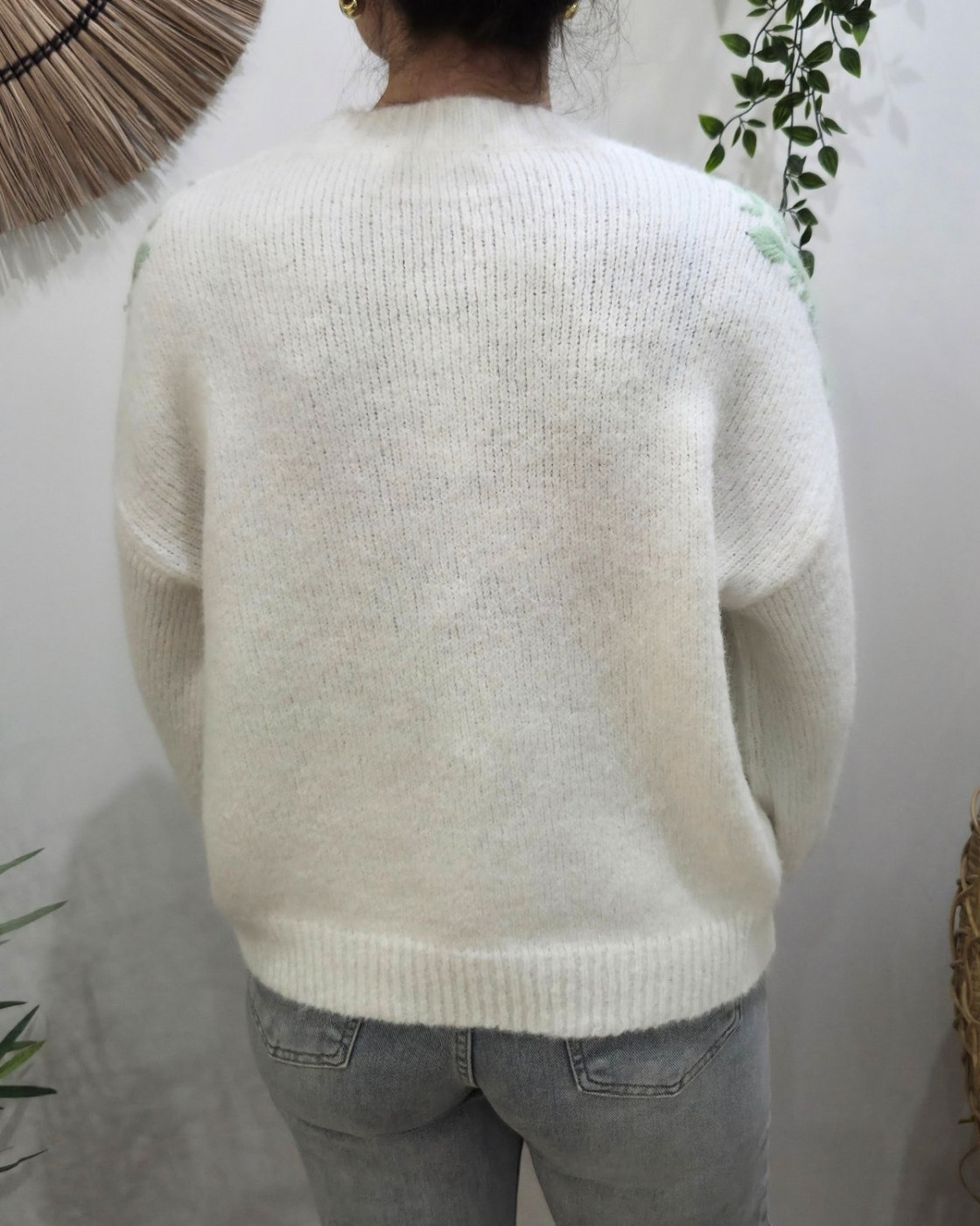 Pull femme blanc manches brodées fleuries vert menthe Nerea