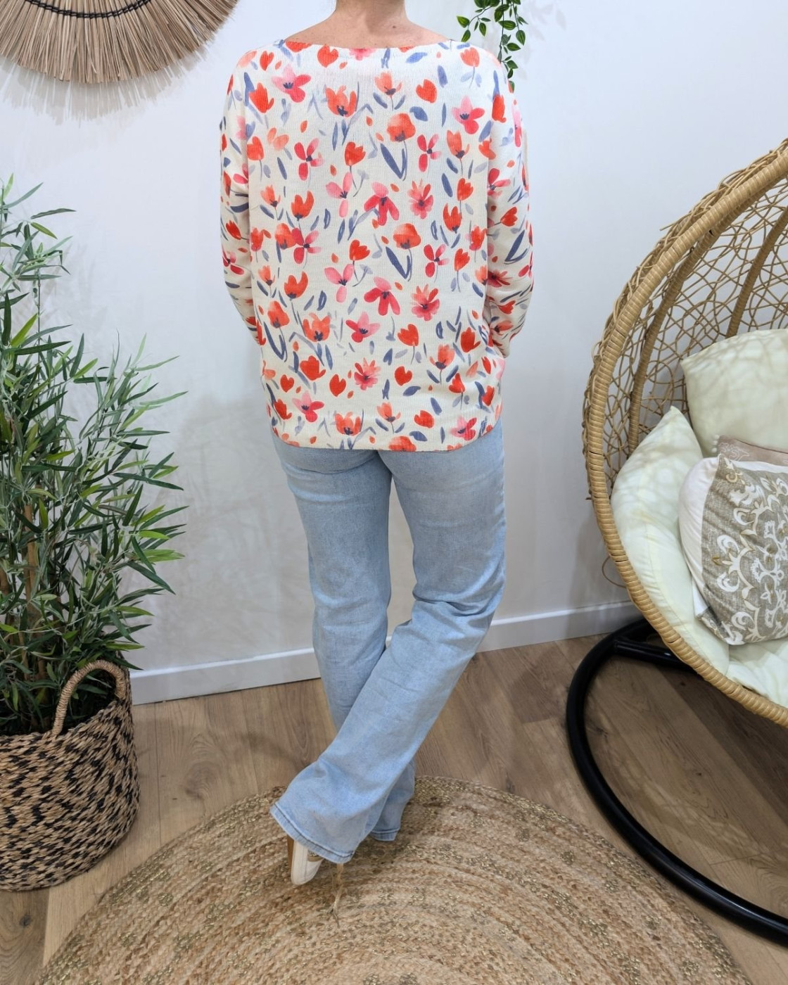 Pull femme col V beige rouge et bleu