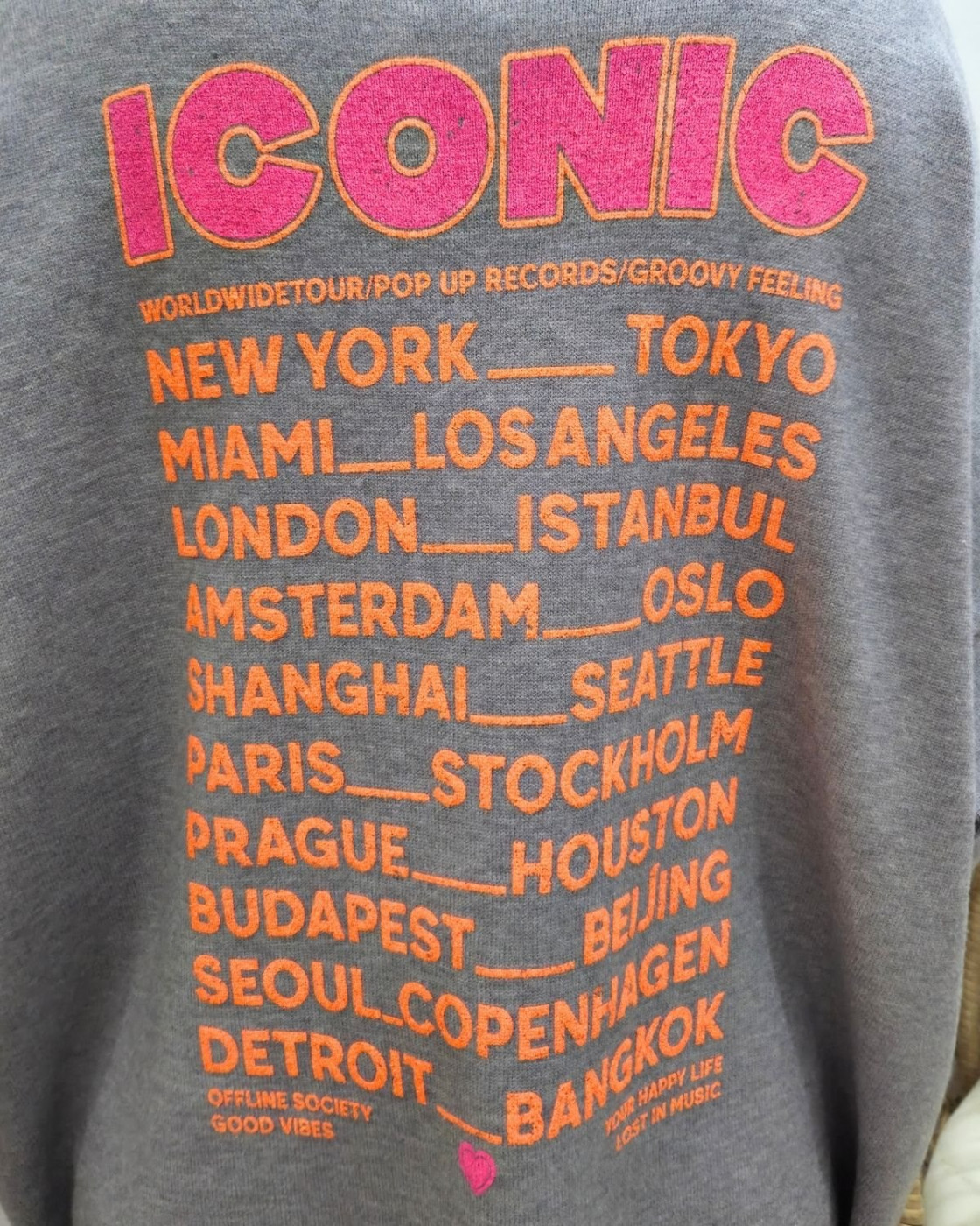 Pull femme col V Iconic