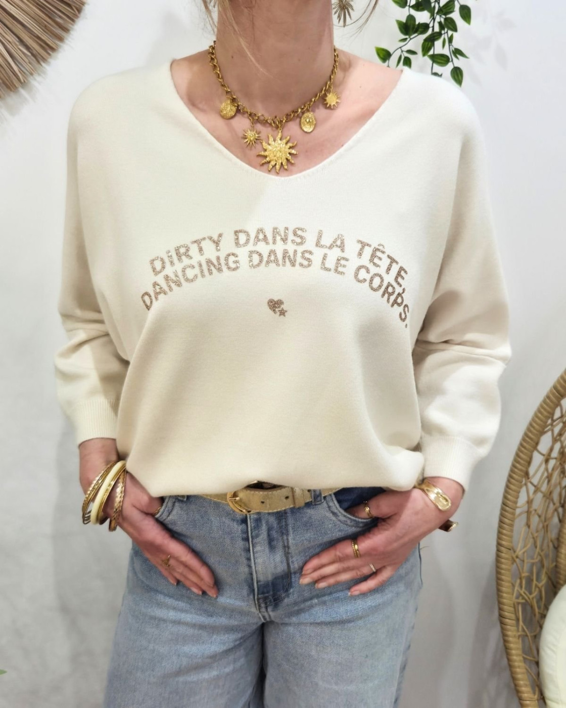 Pull femme col V Dirty dans la tête dancing dans le corps pailleté