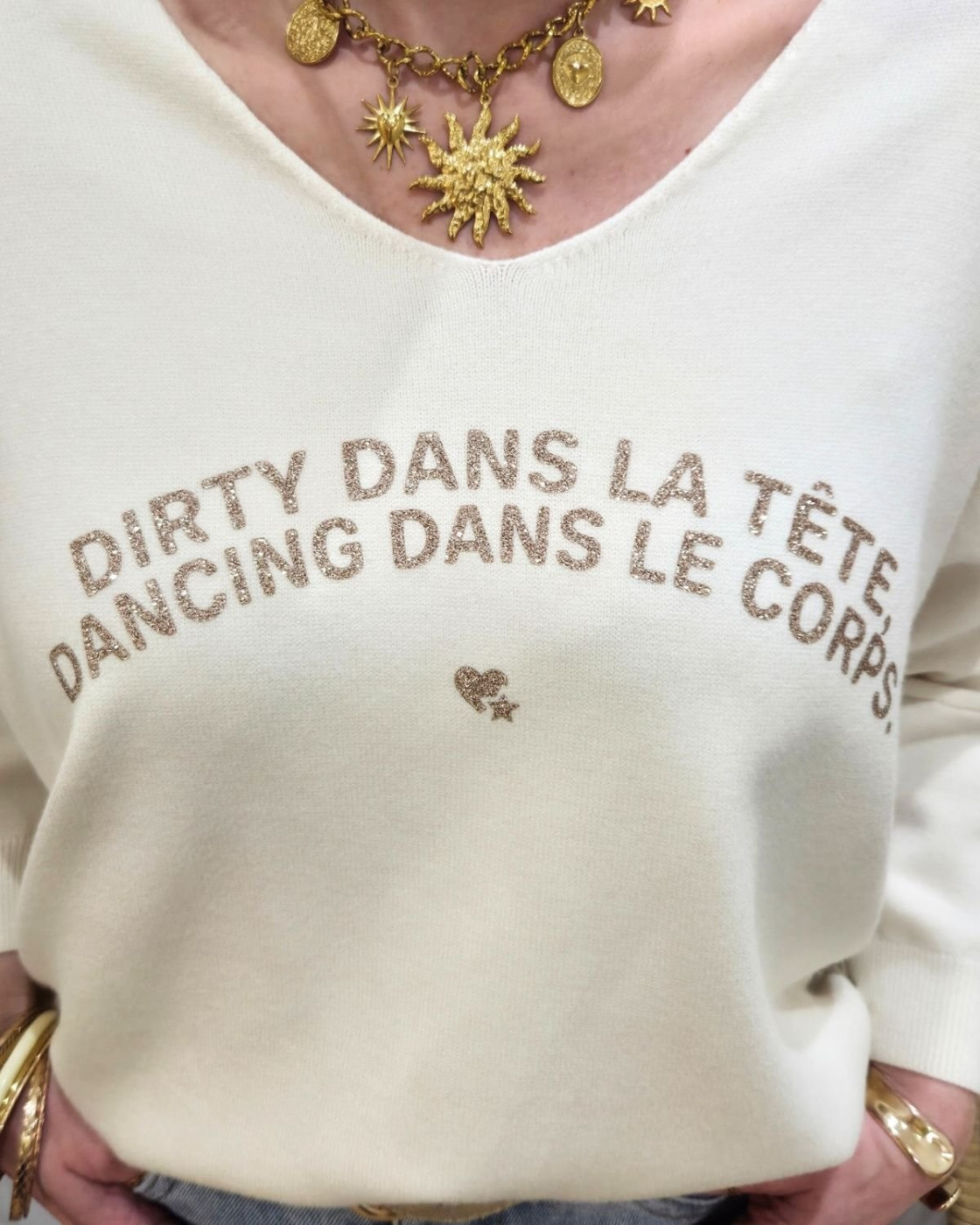 Pull femme col V Dirty dans la tête dancing dans le corps pailleté
