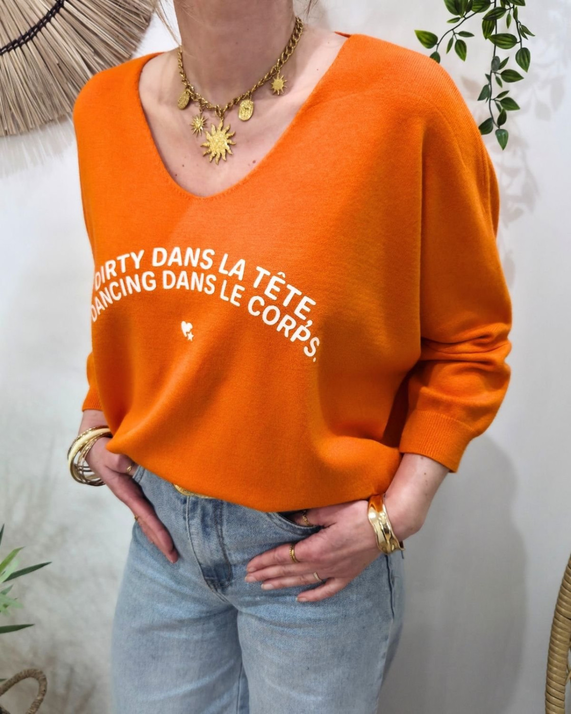 Pull femme col V Dirty dans la tête dancing dans le corps pailleté