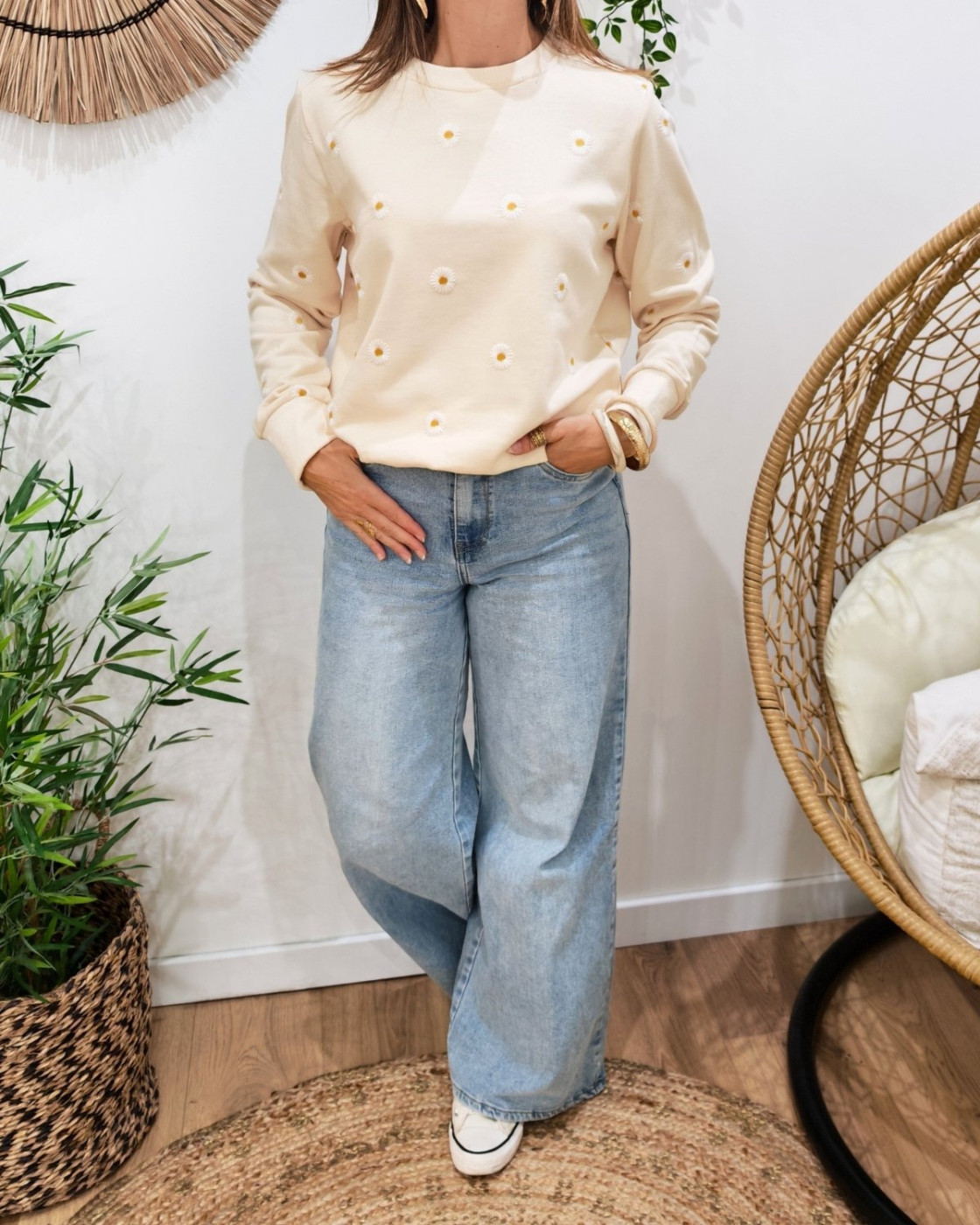 Sweat femme beige broderies marguerites