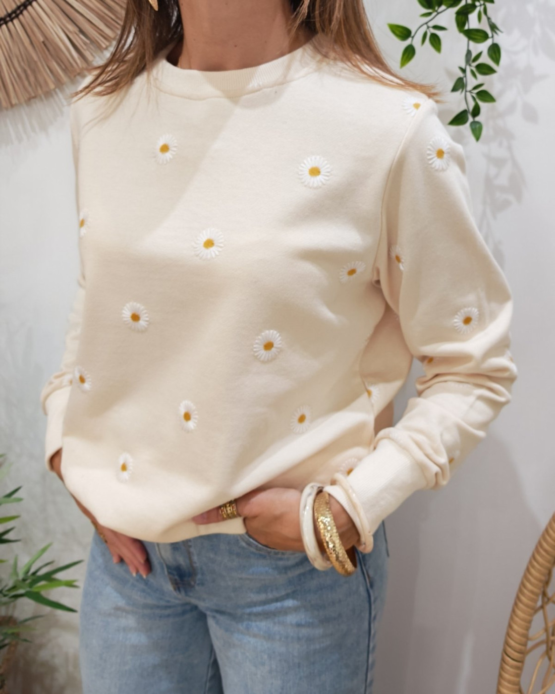 Sweat femme beige broderies marguerites
