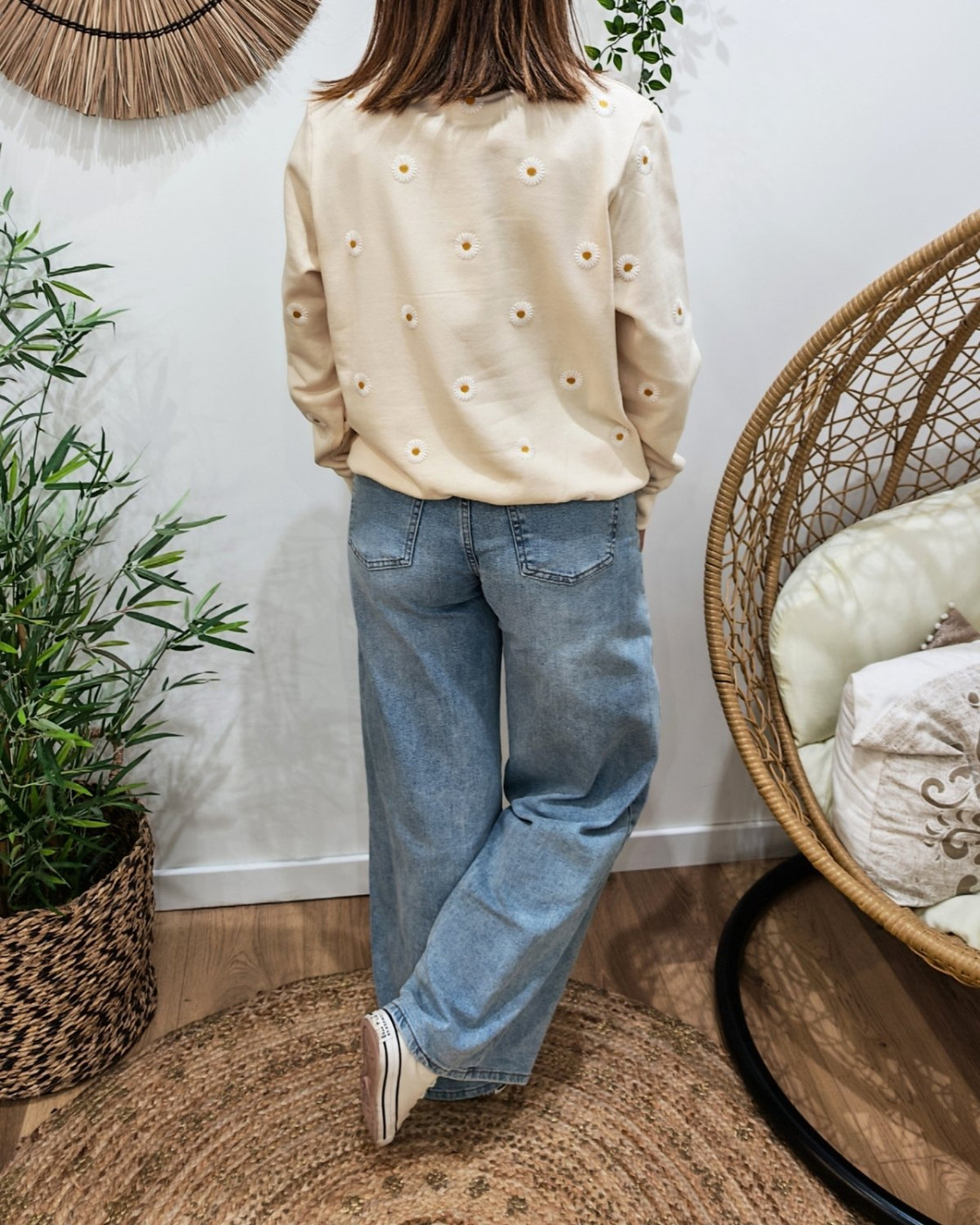 Sweat femme beige broderies marguerites