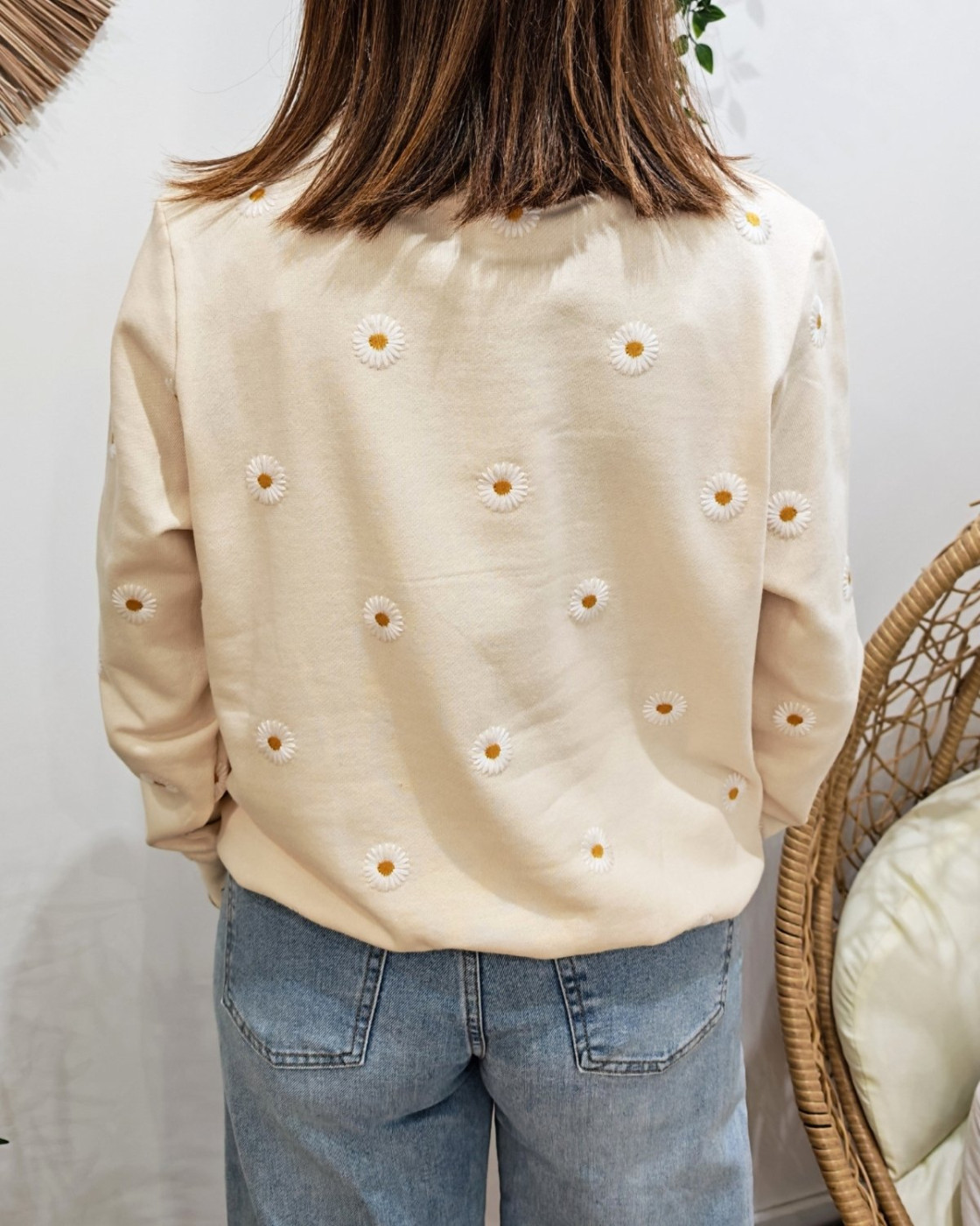 Sweat femme beige broderies marguerites