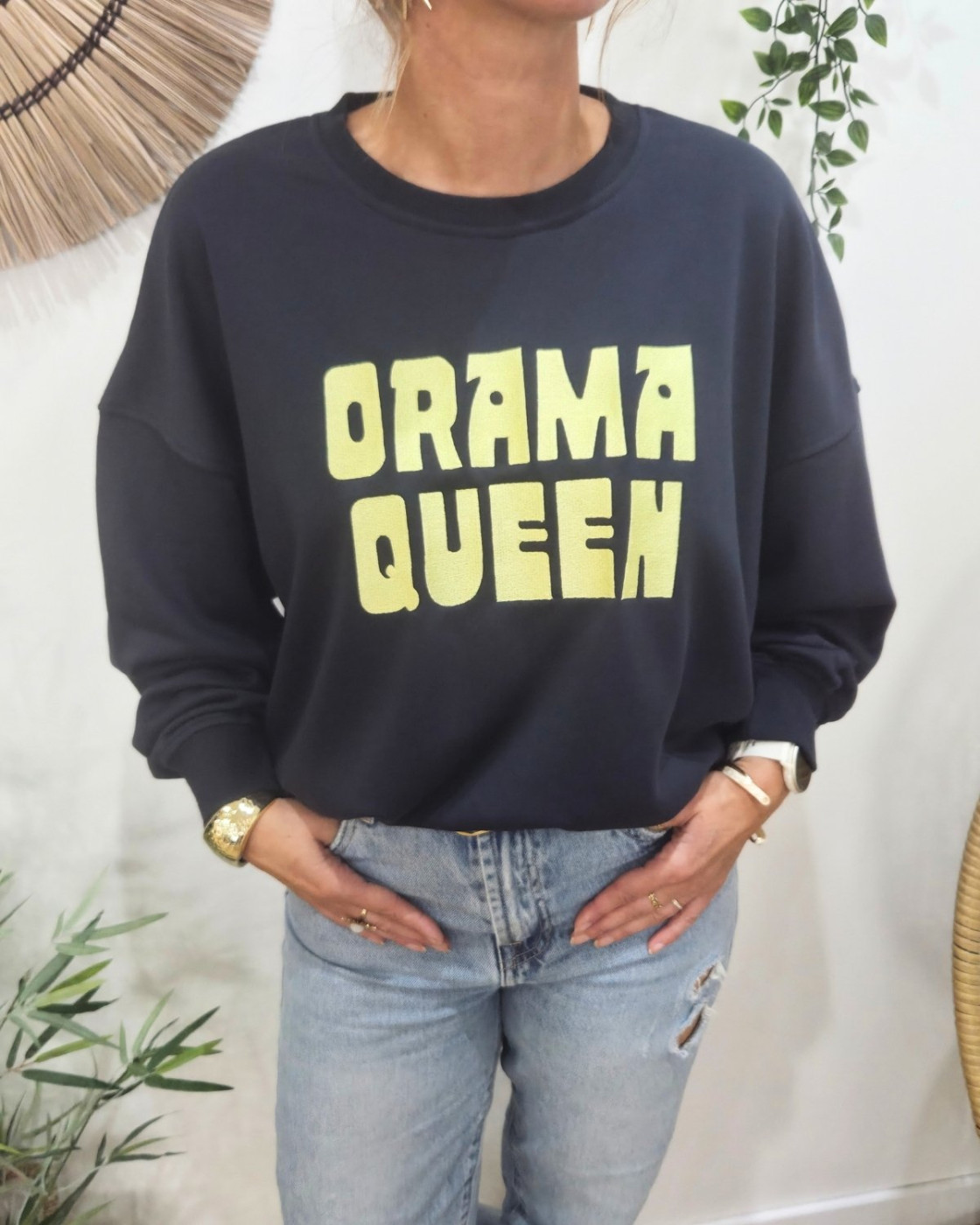 Sweat femme bleu marine broderie DRAMA QUEEN jaune