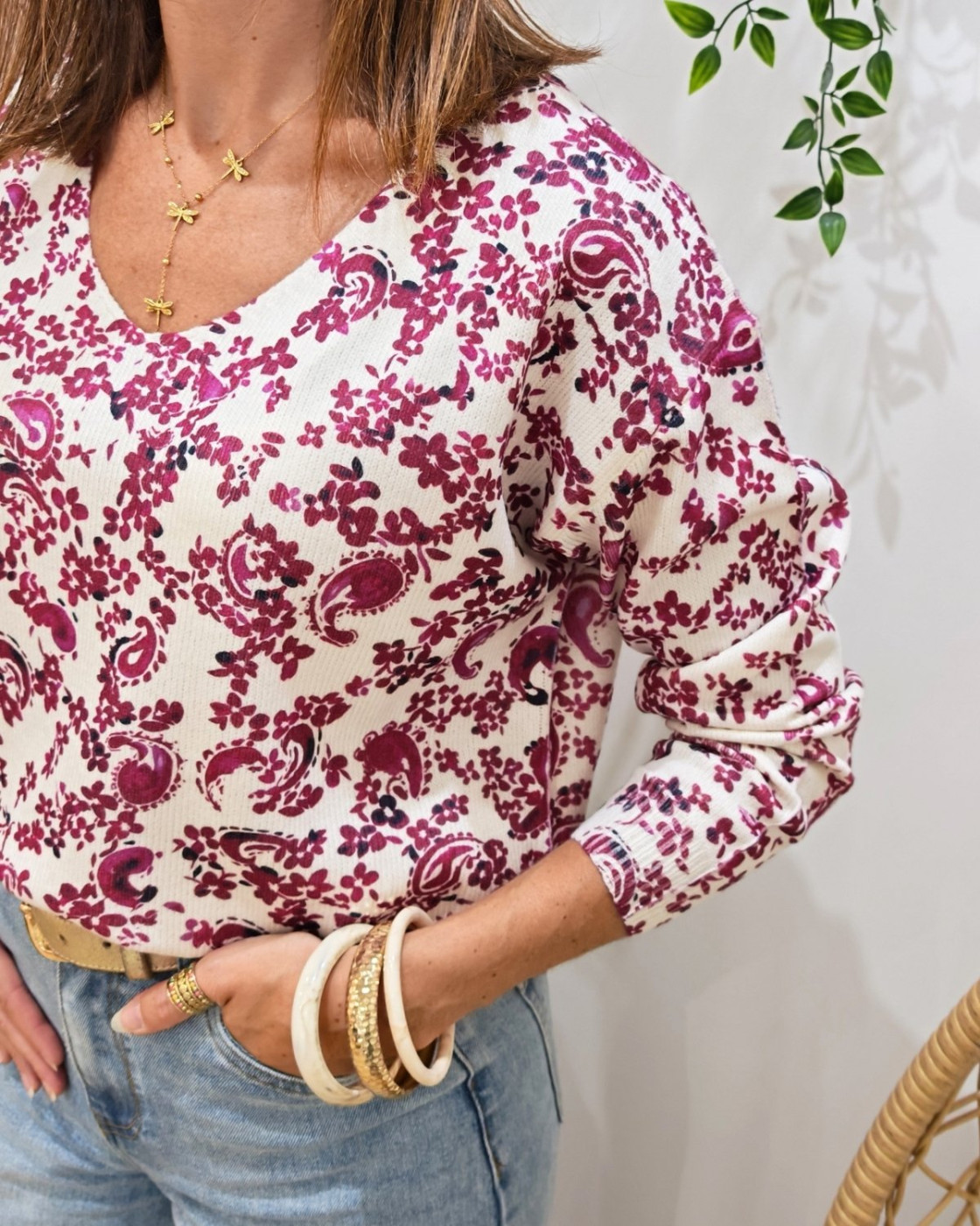 Pull femme col V écru fleurs prunes Margherita